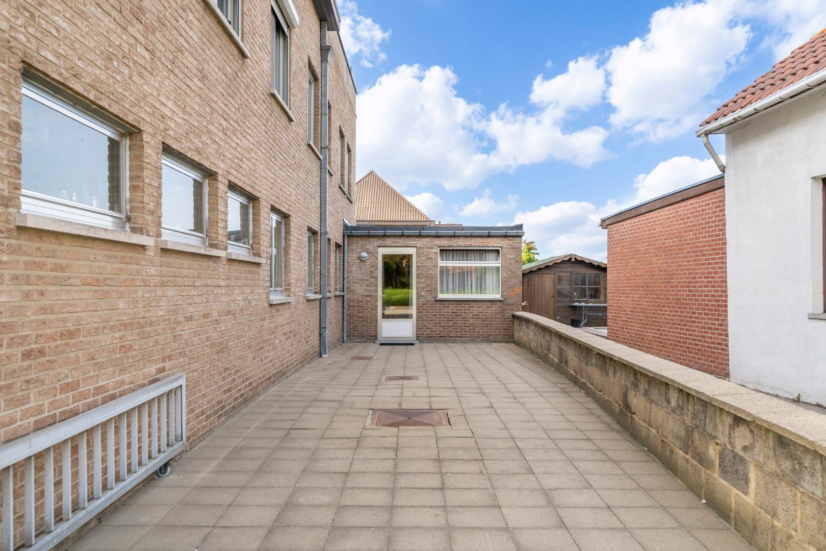 Ruim gelijkvloersappartement met 2 slaapkamers en individuele garage foto 18