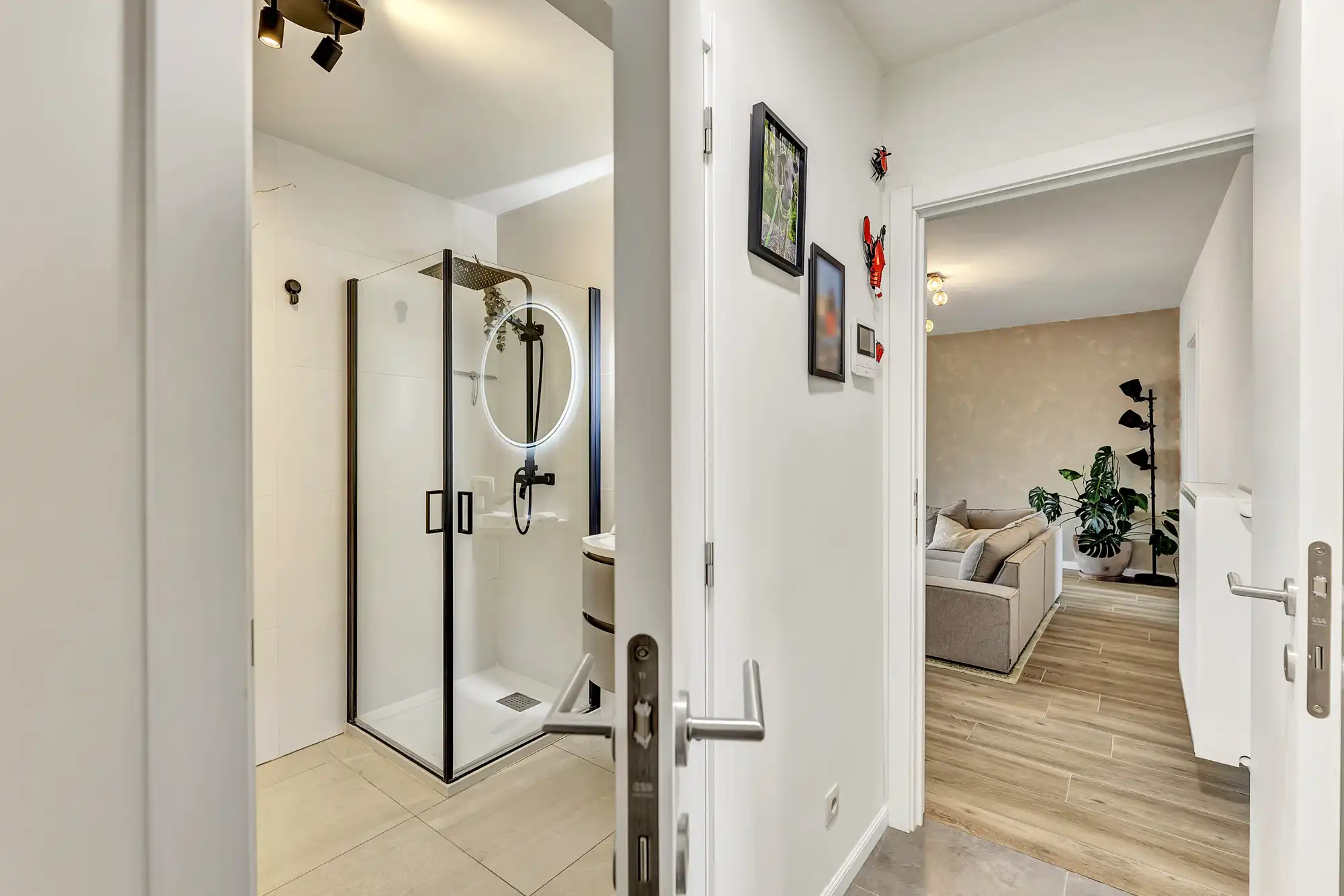 Energiezuinig, lichtrijk twee slpk appartement met garage foto 2