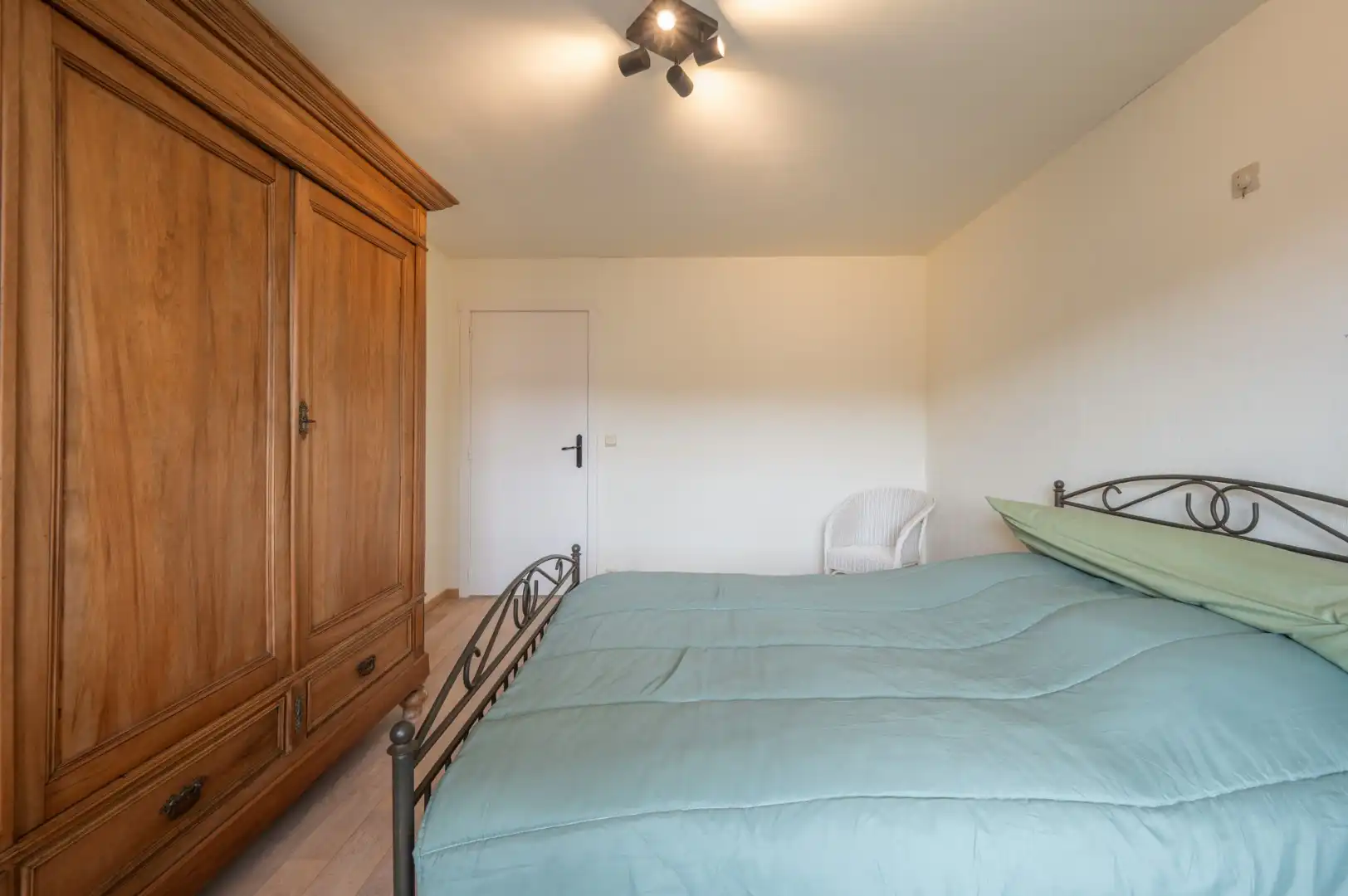 Instapklare appartement: 2 slaapkamers, balkon, berging. foto 8