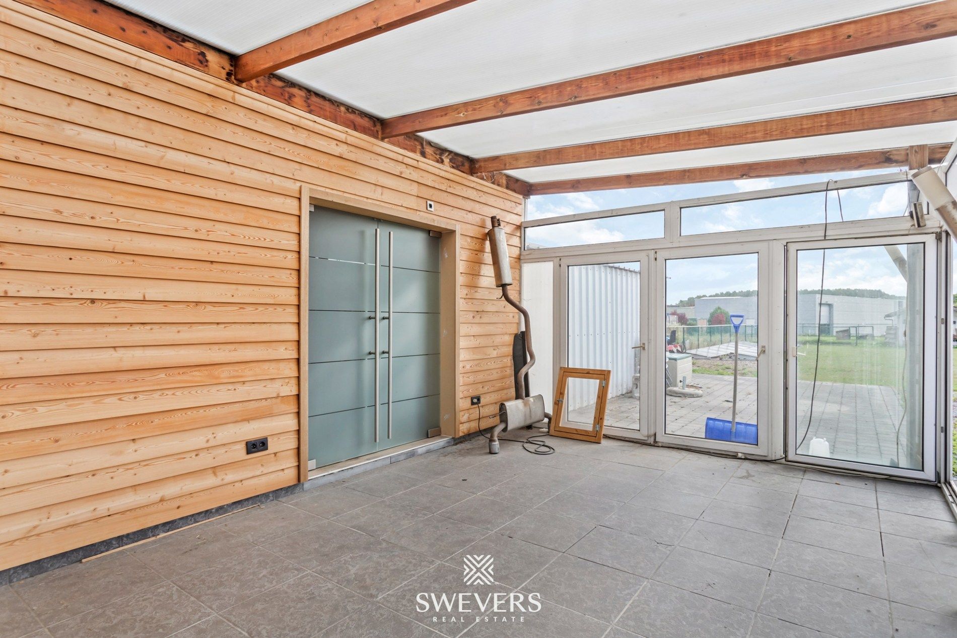 Instapklare woning met zonnepanelen en bouwgrond foto 22