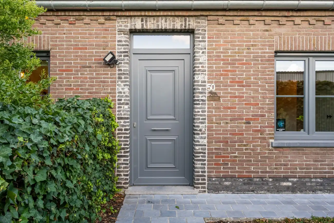 Charmante gerenoveerde woning met 5 slpks op een rustige ligging foto 4
