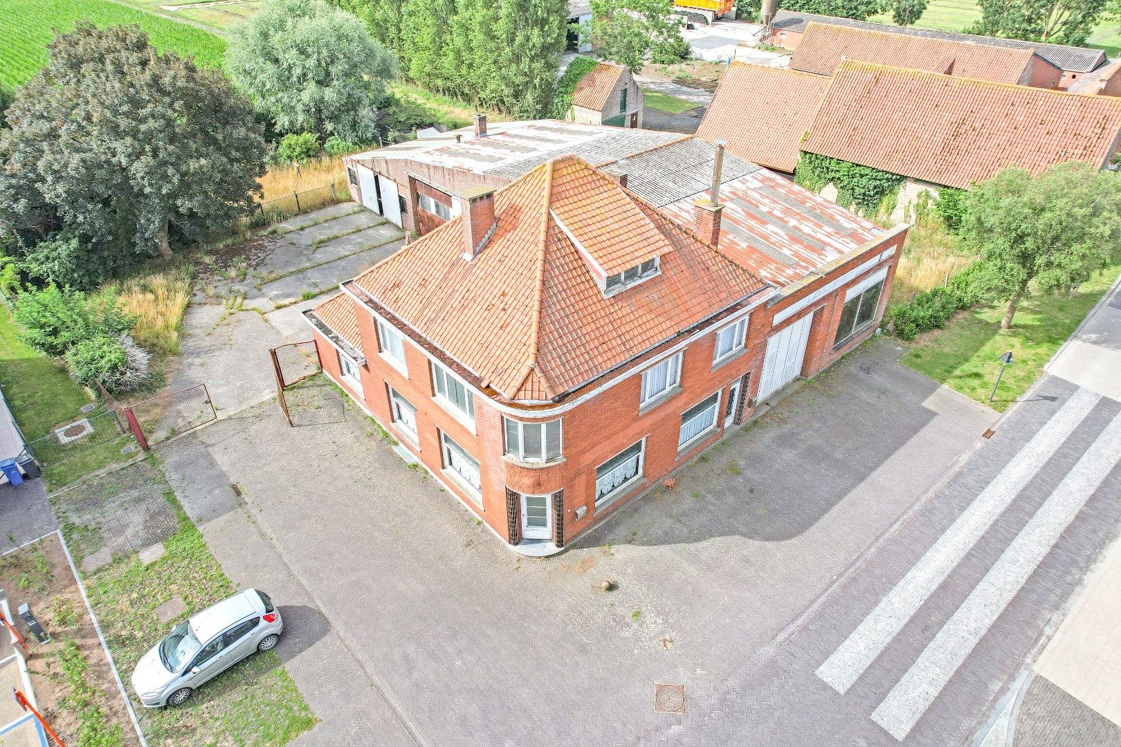 Woning met een enorm potentieel aan bruikbare oppervlakte op 1441m². foto 3