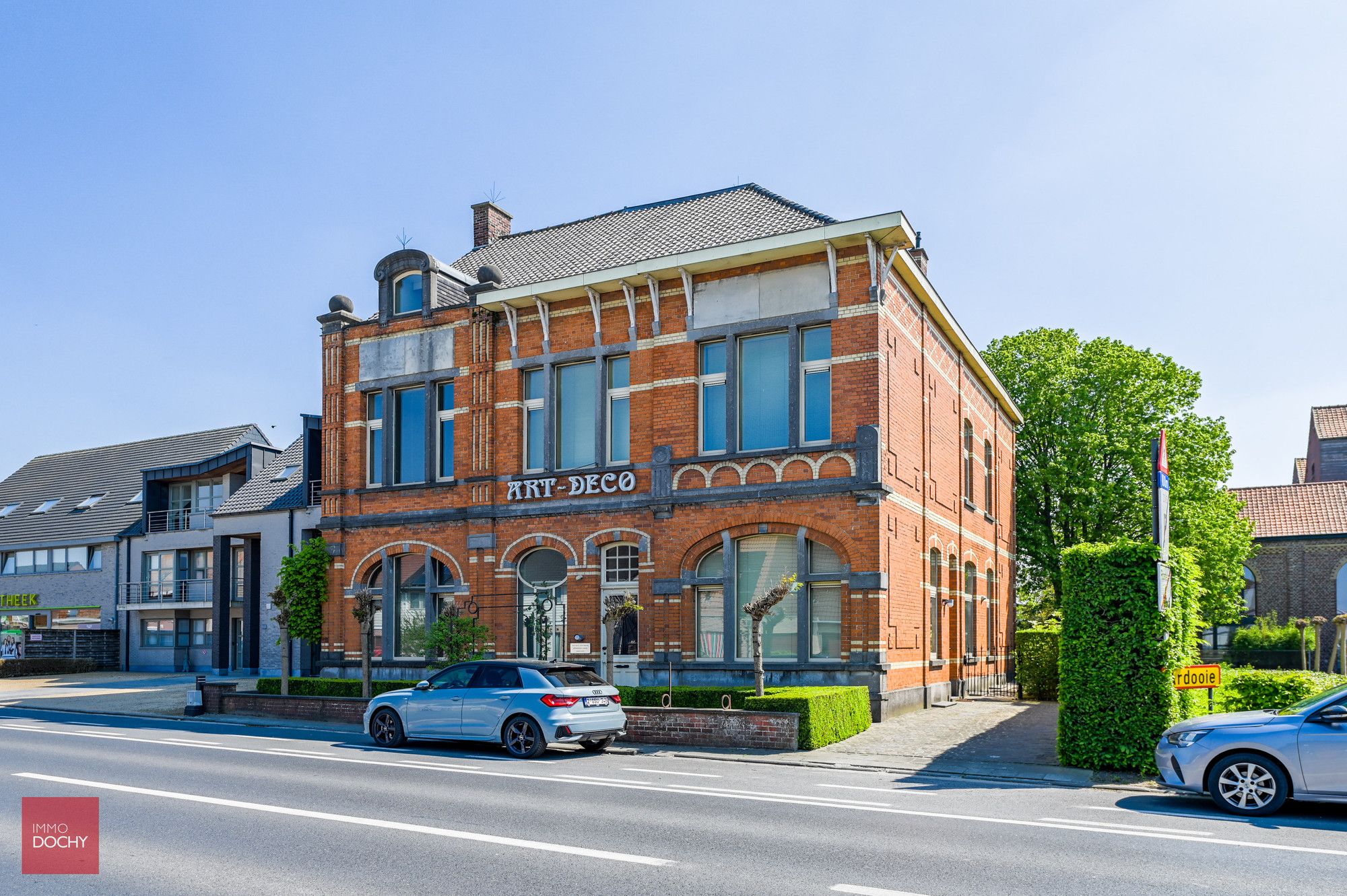 Ruim karaktervol herenhuis met zwembad foto 11