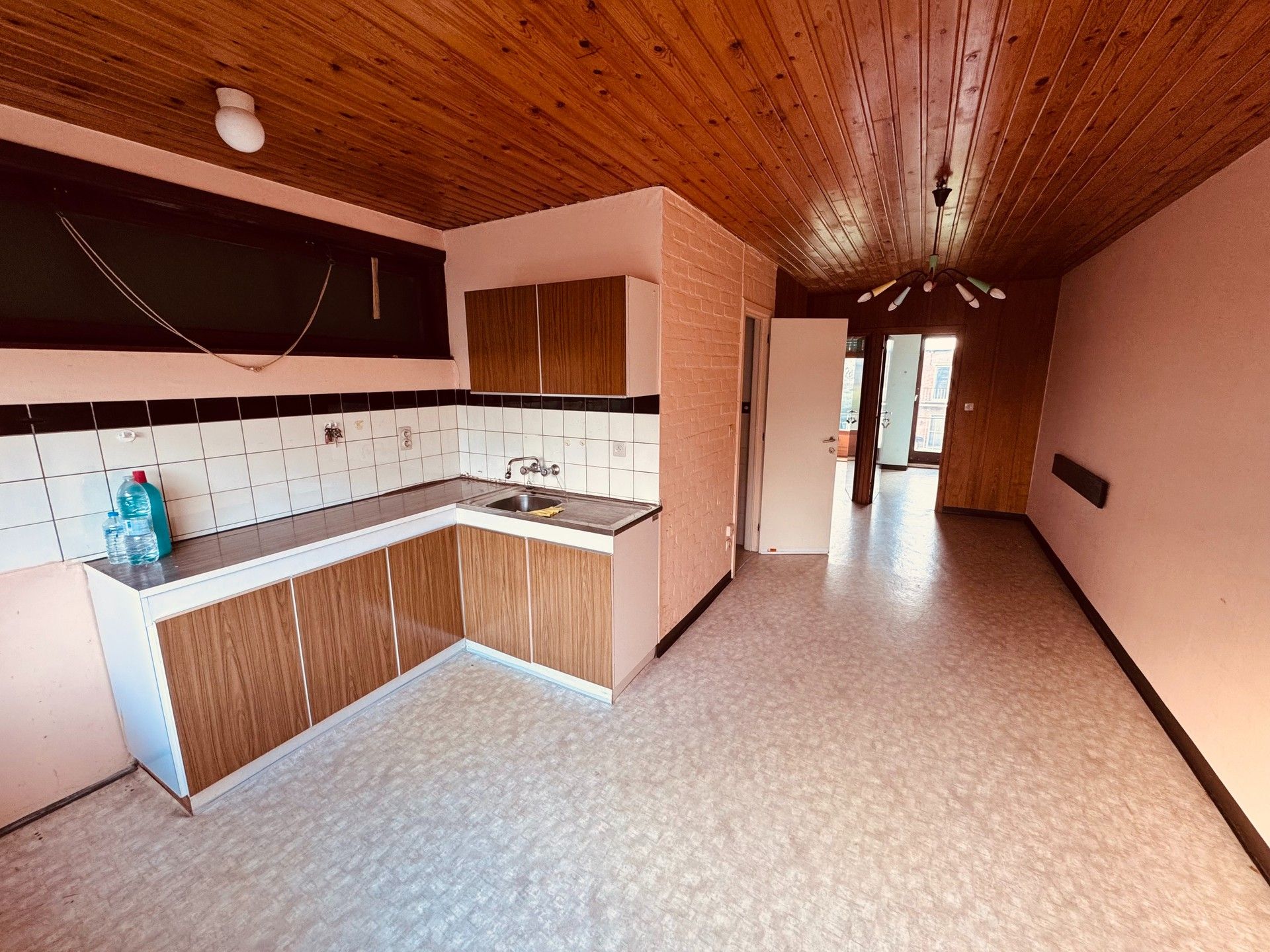 Te koop te renoveren studio met 2 slaapkamers te Vosseslag - De Haan. foto 2