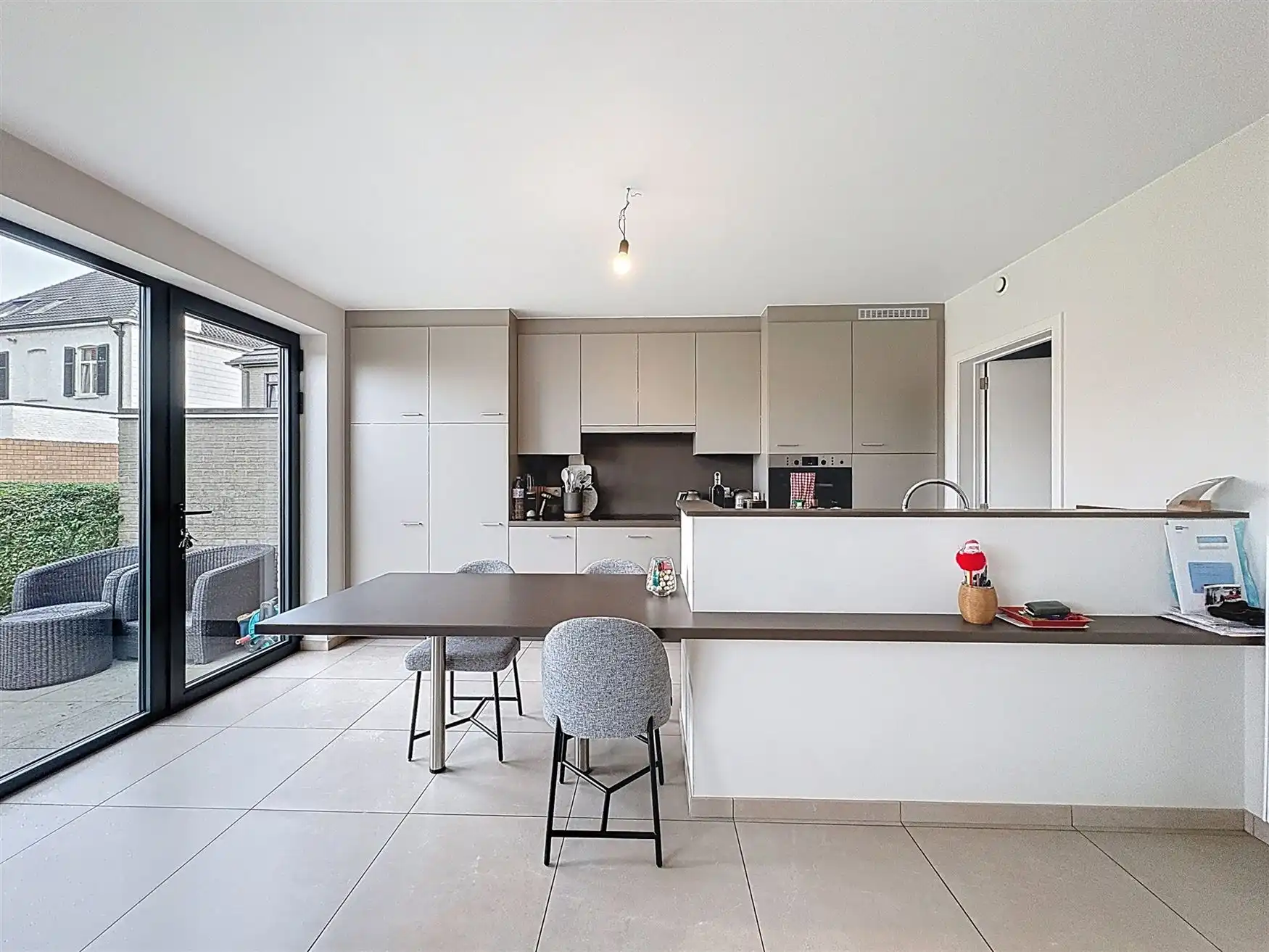 Charmante halfopen bebouwing inclusief garage foto 5