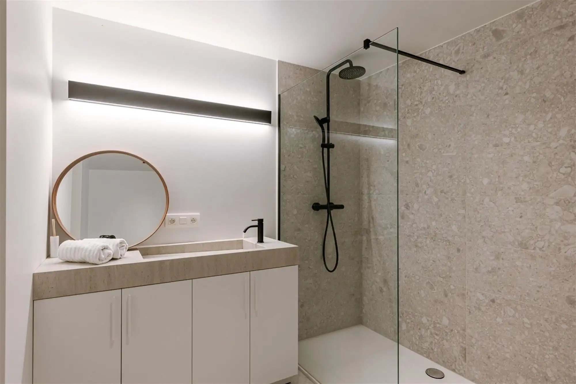 Stijlvol en luxueus appartement – Ensor Tower 2 foto 14