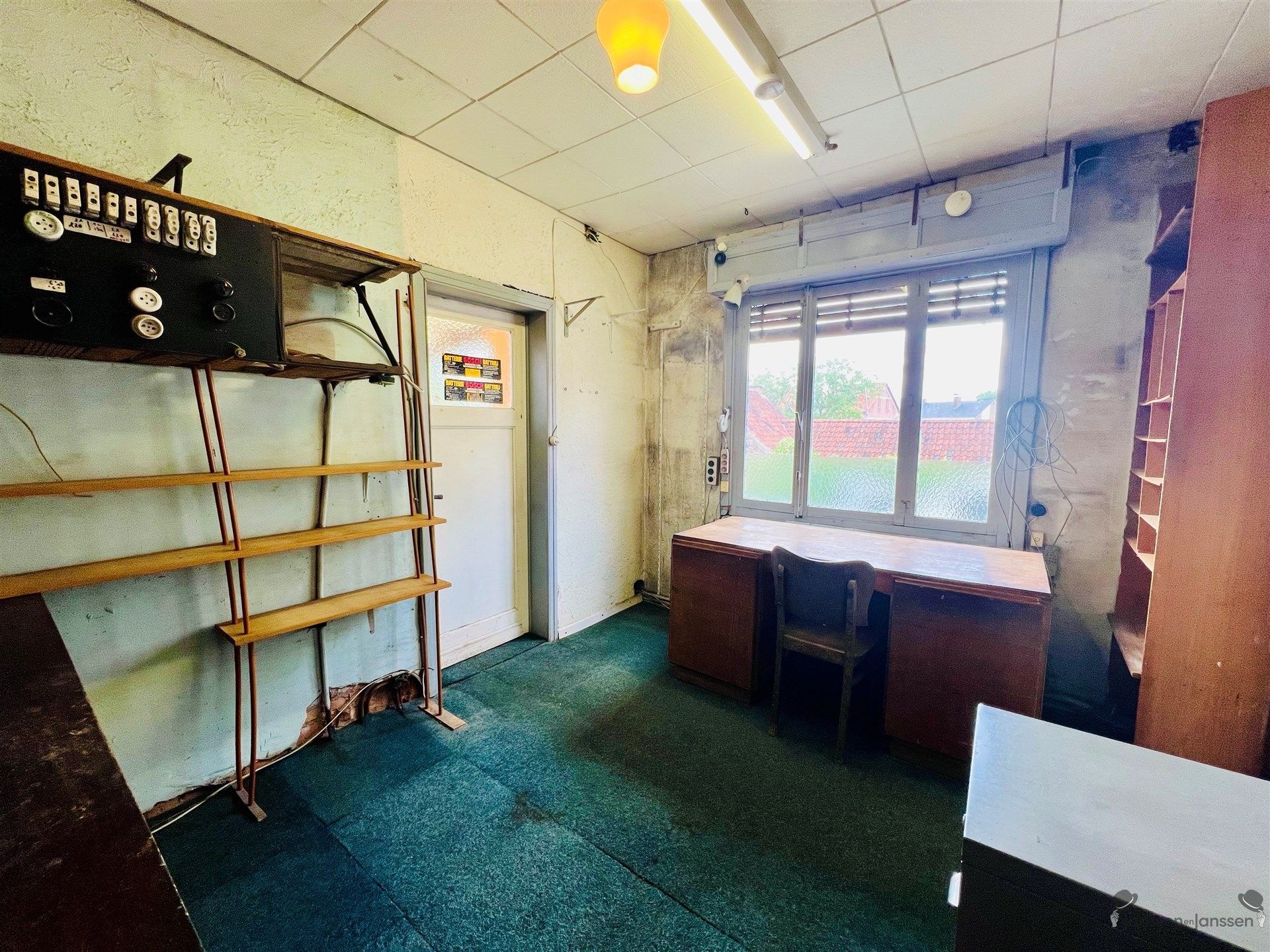 Te renoveren halfopen bebouwing met garage foto 9