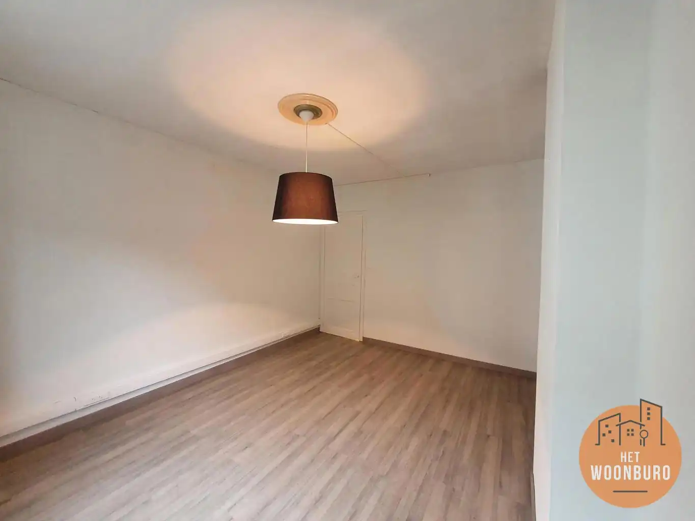 Gerenoveerde rijwoning met terras en tuintje foto 13