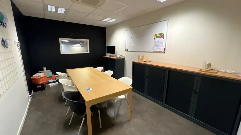 Magazijn met sociale ruimtes te huur in Industriepark-Drongen foto 13