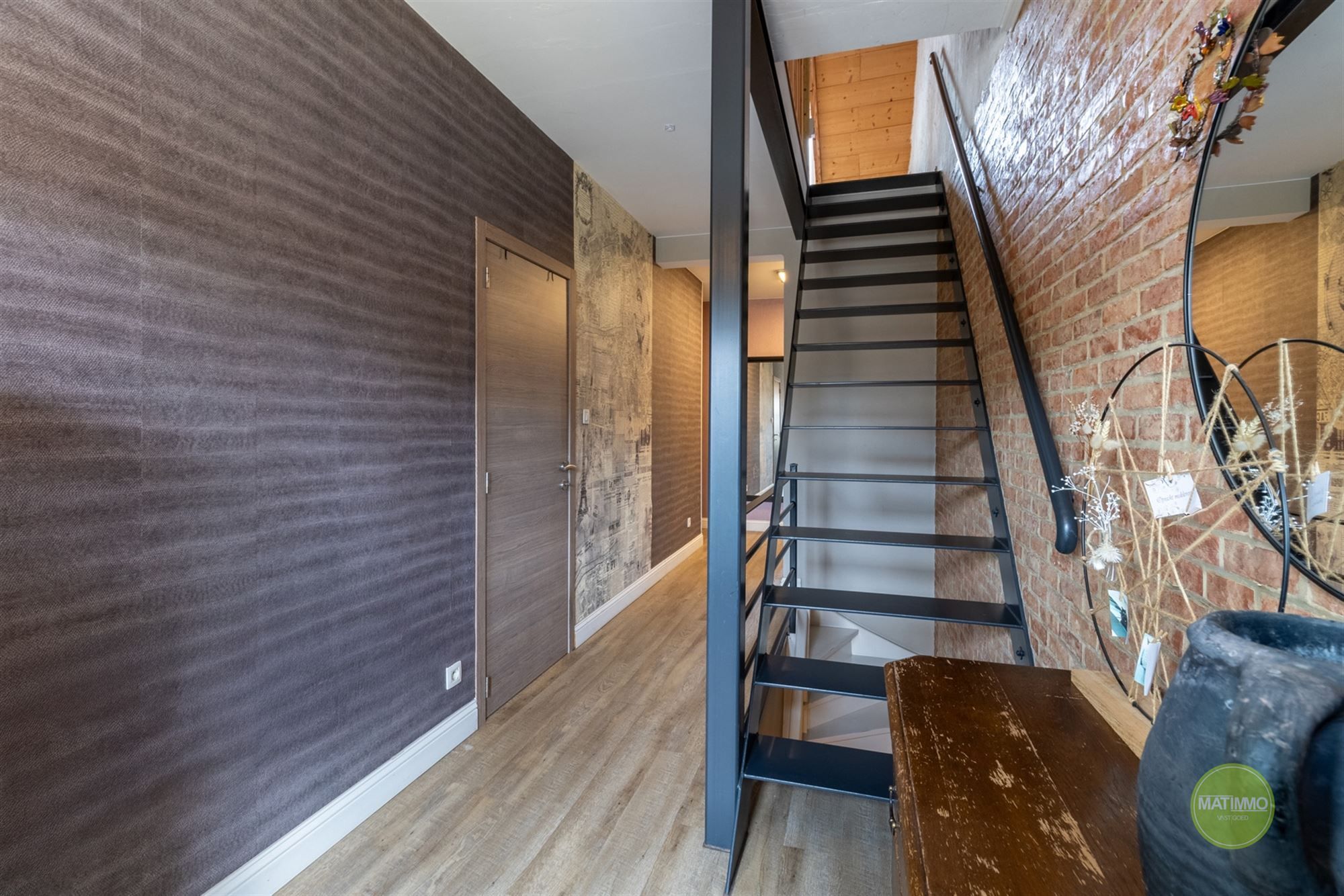 Instapklaar en ruim duplex appartement in Ezaart foto 9
