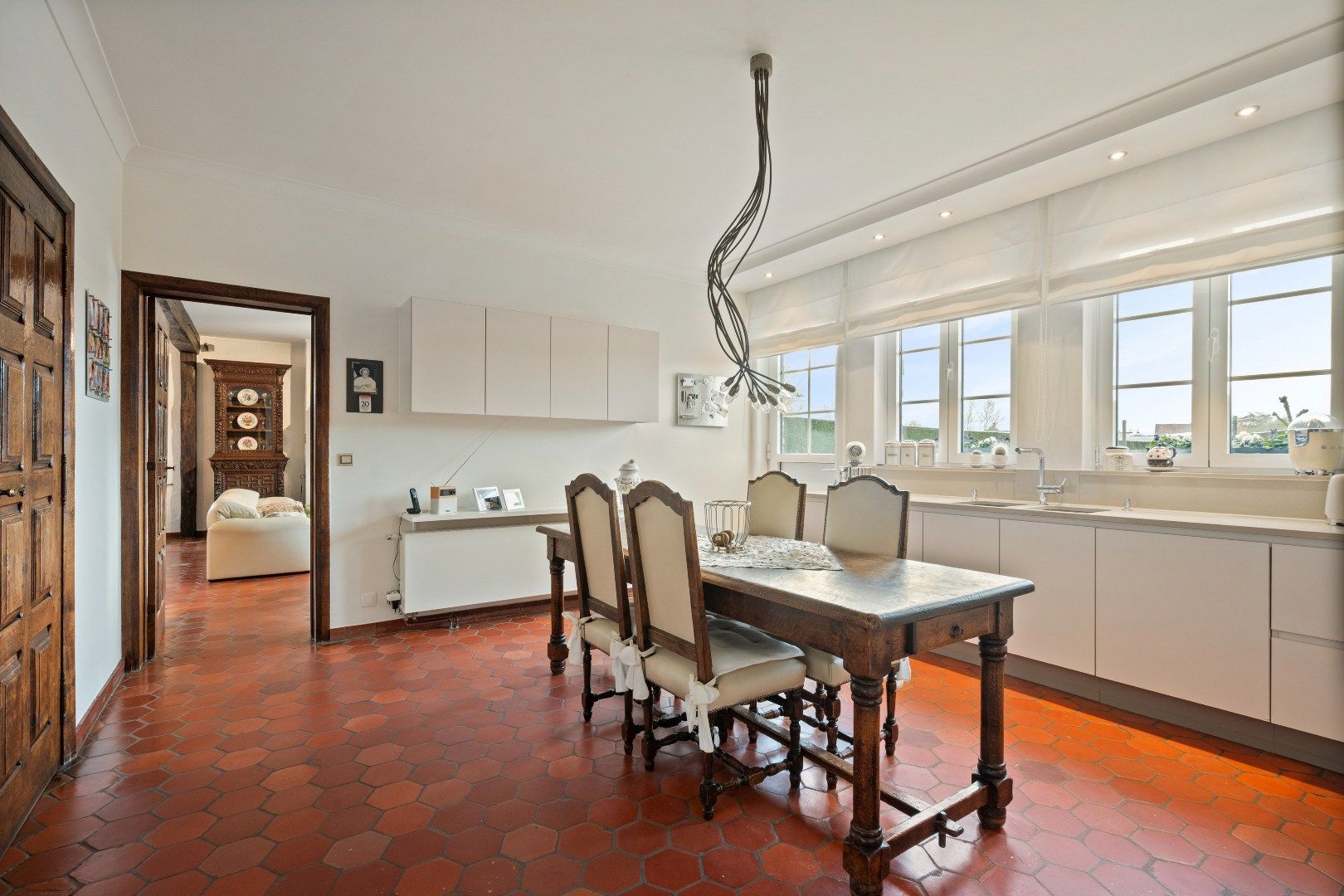 KWALITATIEF AFGEWERKTE VILLA IN RUSTIGE WIJK MET EPC B (172), 4 SLPKS, DUBBELE GARAGE EN 325M² BEW. OPP. foto 15