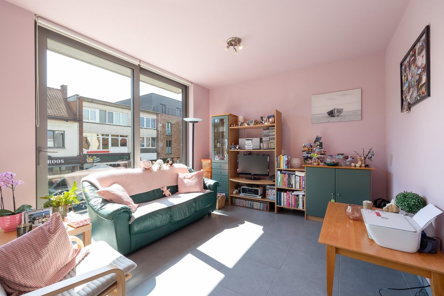 Centraal gelegen 1-slaapkamerappartement op eerste verdieping van een klein gebouw foto 2