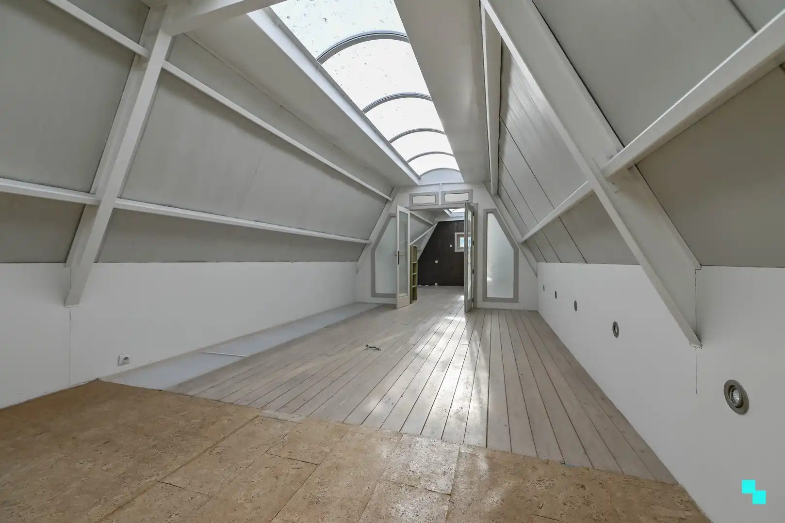 Opbrengsteigendom met winkelruimte én ruime garage in centrum Izegem foto 14