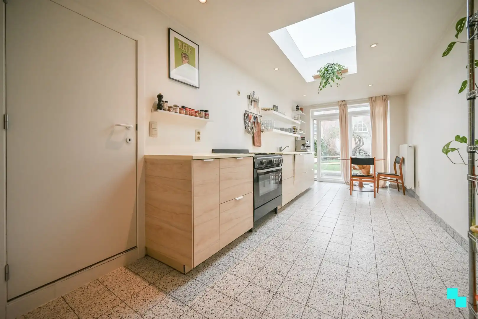 Charmante woning met gezellige stadstuin in het hartje van Izegem foto 8