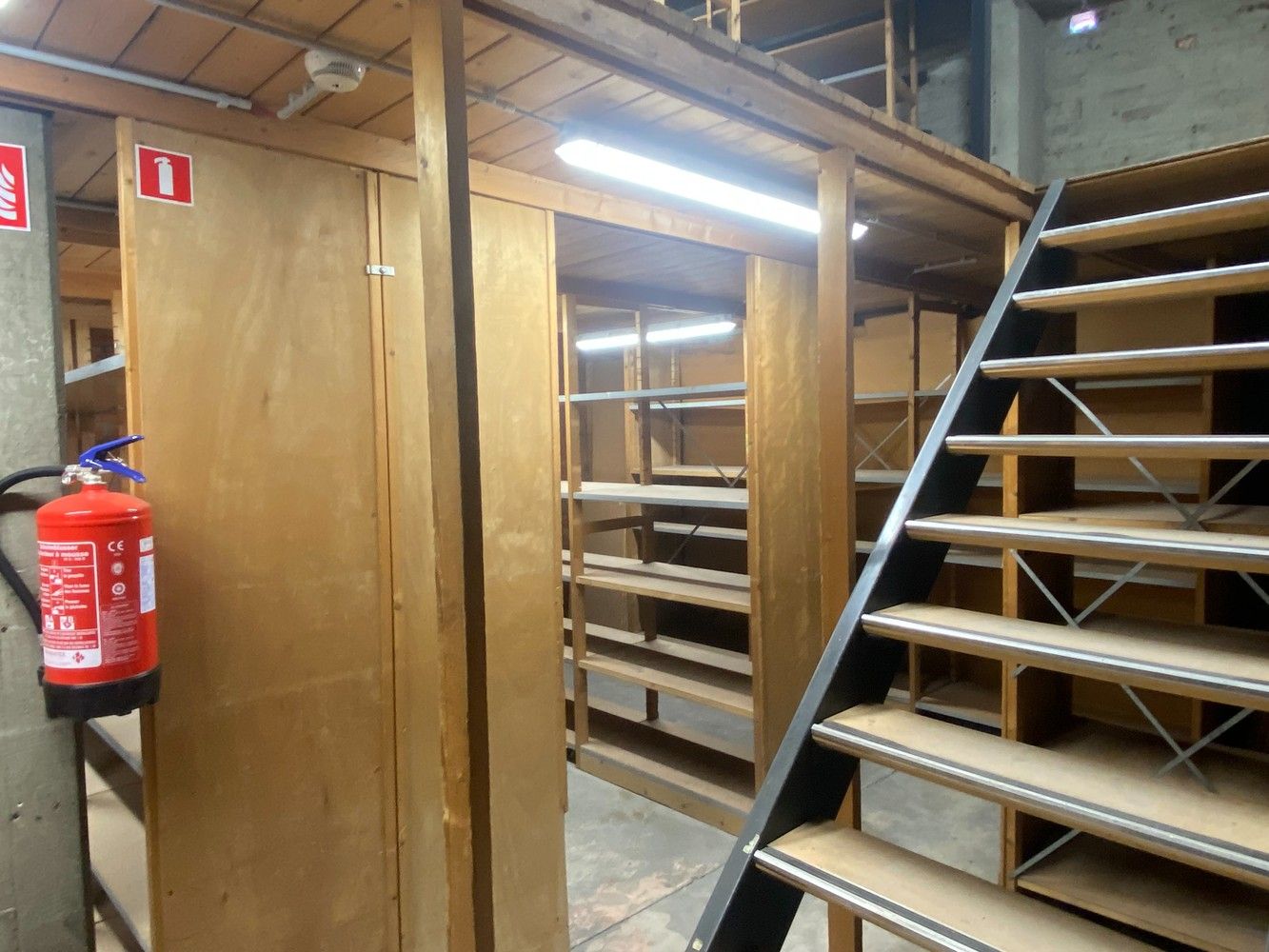 Magazijn met autostaanplaats te koop op een toplocatie in centrum Lier foto 3