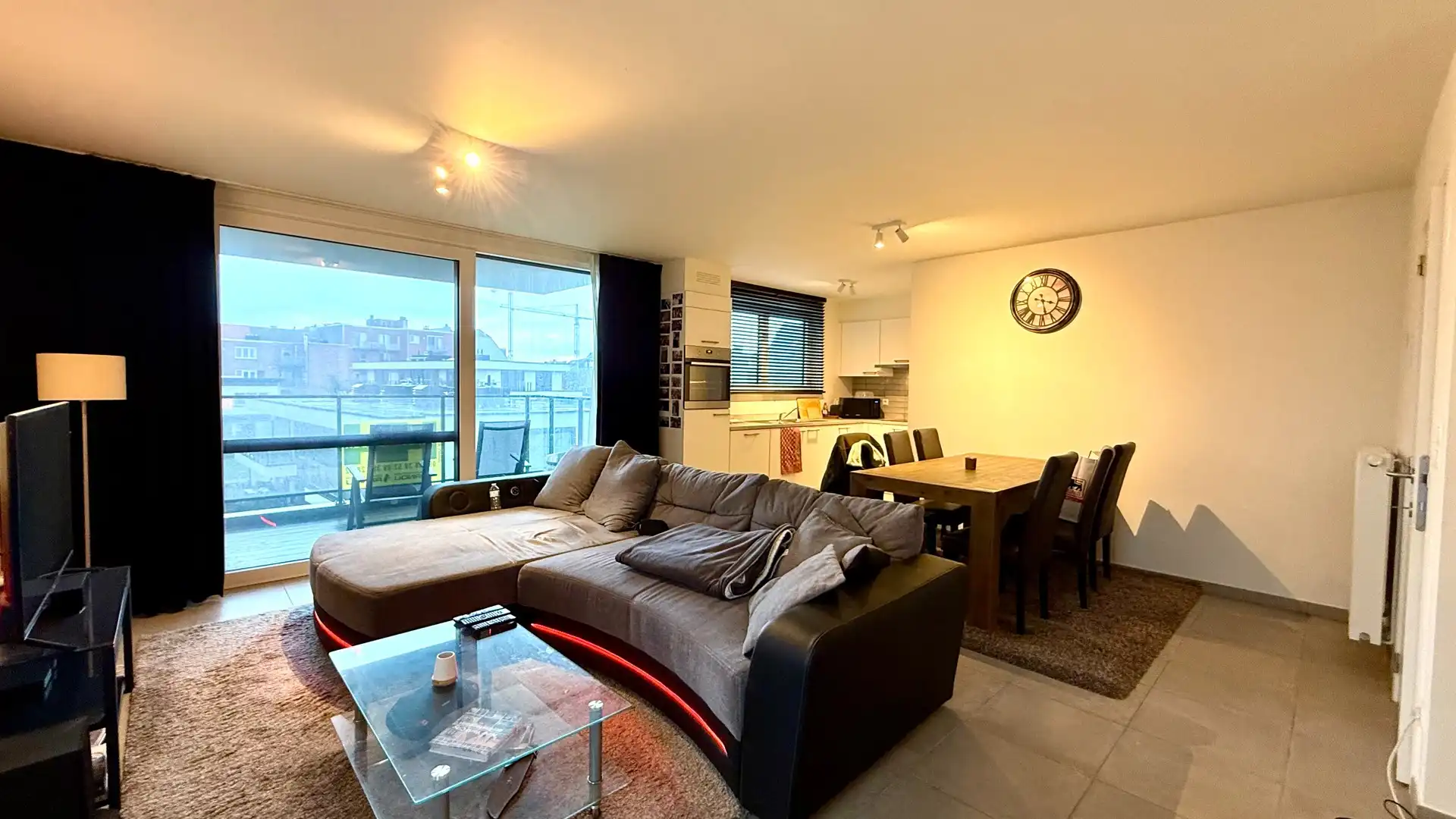 Instapklaar en verzorgd appartement met 2 slaapkamers, terras en garage foto 2