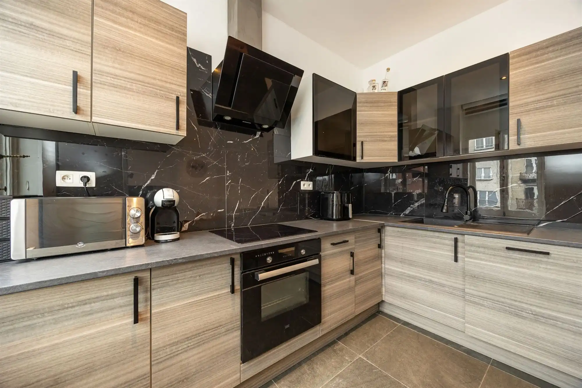 Instapklaar en lichtrijk appartement op TOPlocatie foto 3