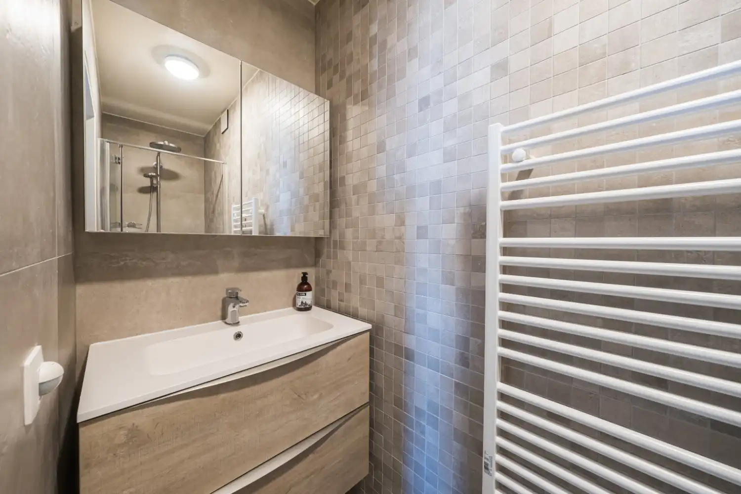 Ruim en jong appartement op centrale ligging! foto 25