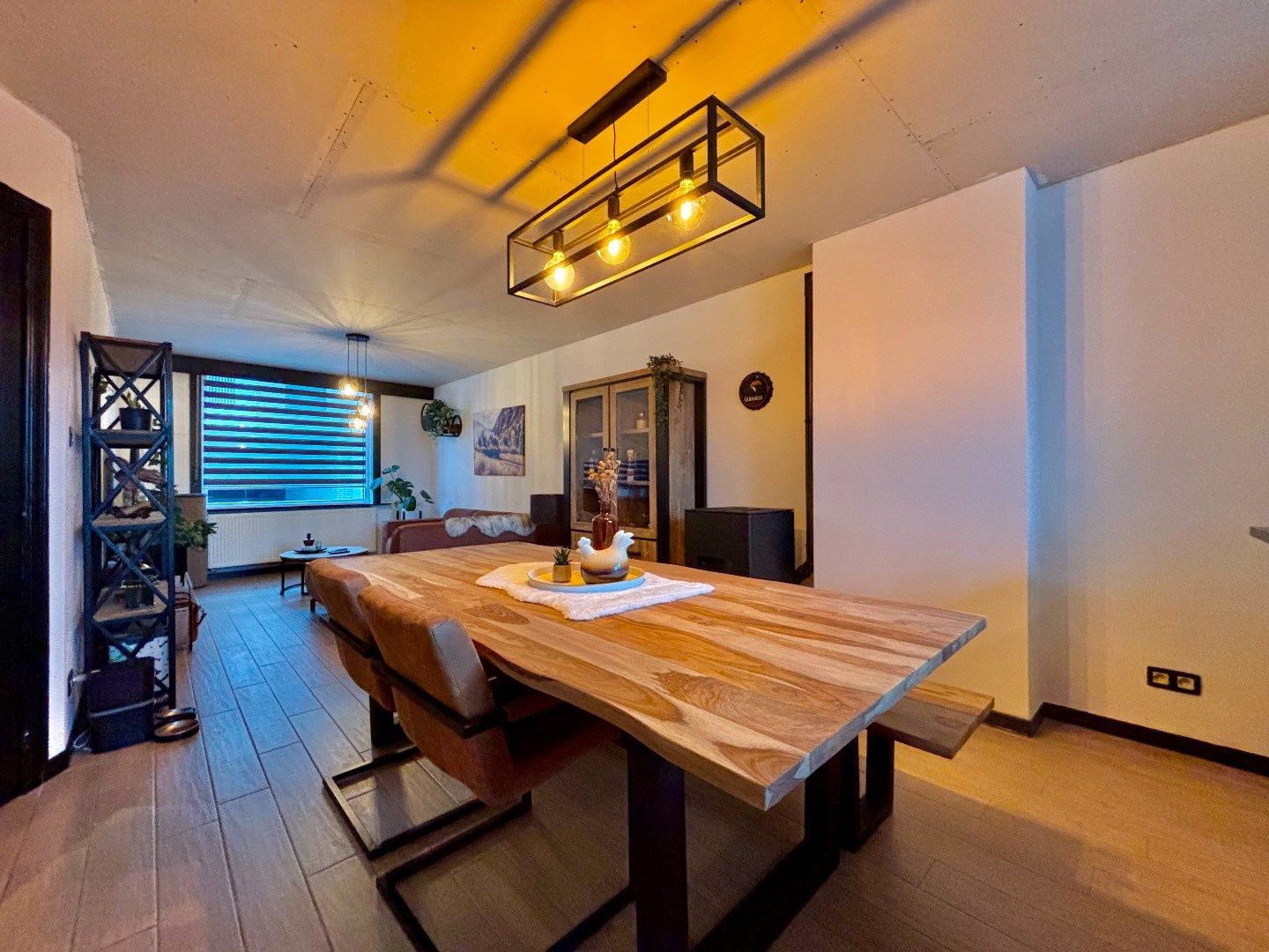 GOED ONDERHOUDEN WONING MET 3SLPK, PRACHTIGE BADKAMER EN GOED ONDERHOUDEN TUIN foto 2