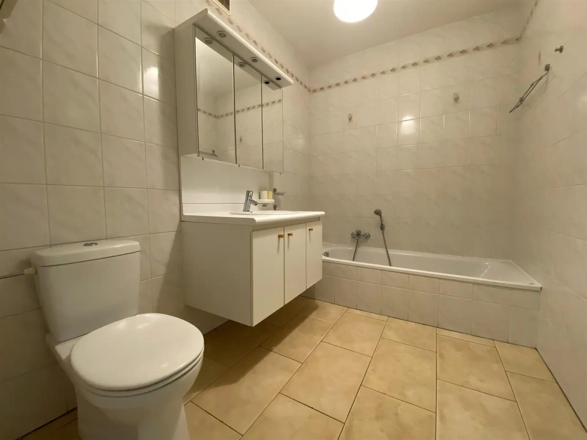 Halfopen woning met 4 slaapkamers en 2 badkamers. foto 17