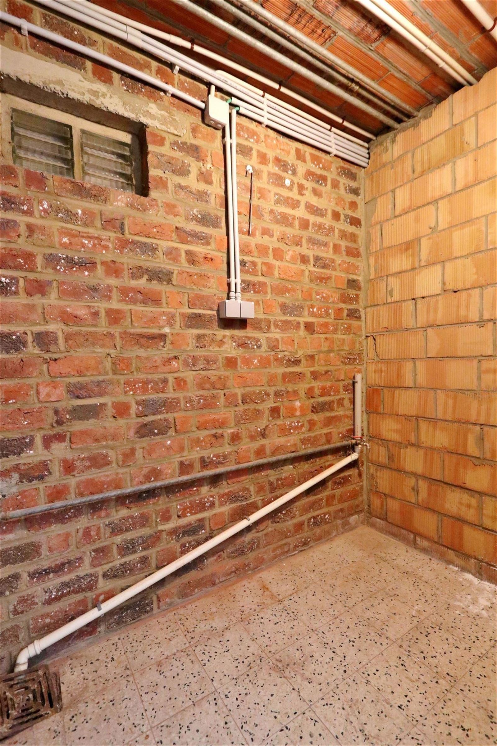 2 kamer appartement met garage en berging  foto 18