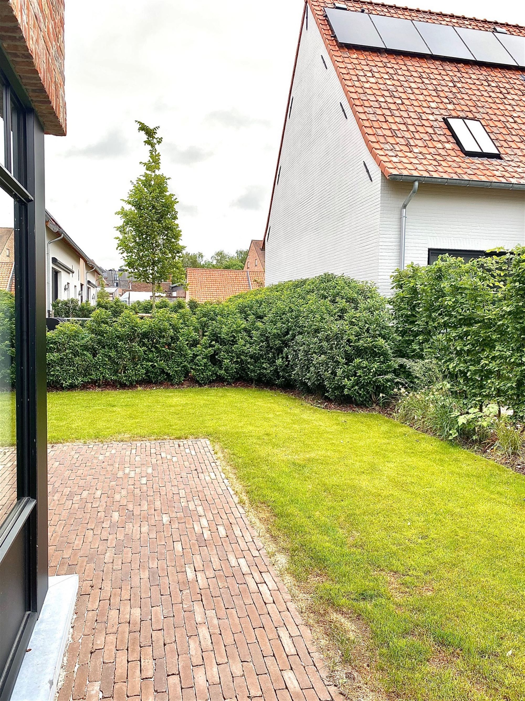 Charmante halfopen DORPSWONING met 3 SLAAPKAMERS, GARAGE, TUIN & ZONNIG TERRAS foto 8