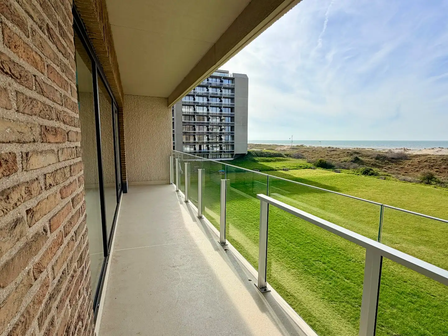 Hoekappartement met frontaal zeezicht! foto 8