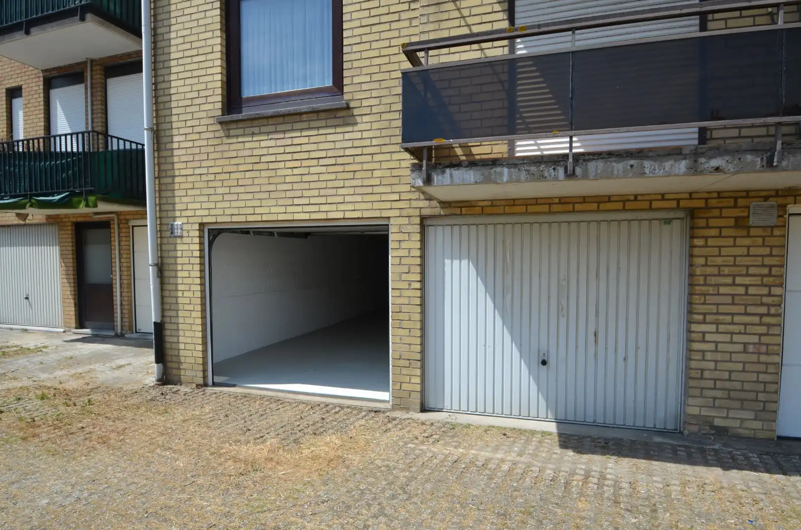Vlot bereikbare ruime garagebox foto 3