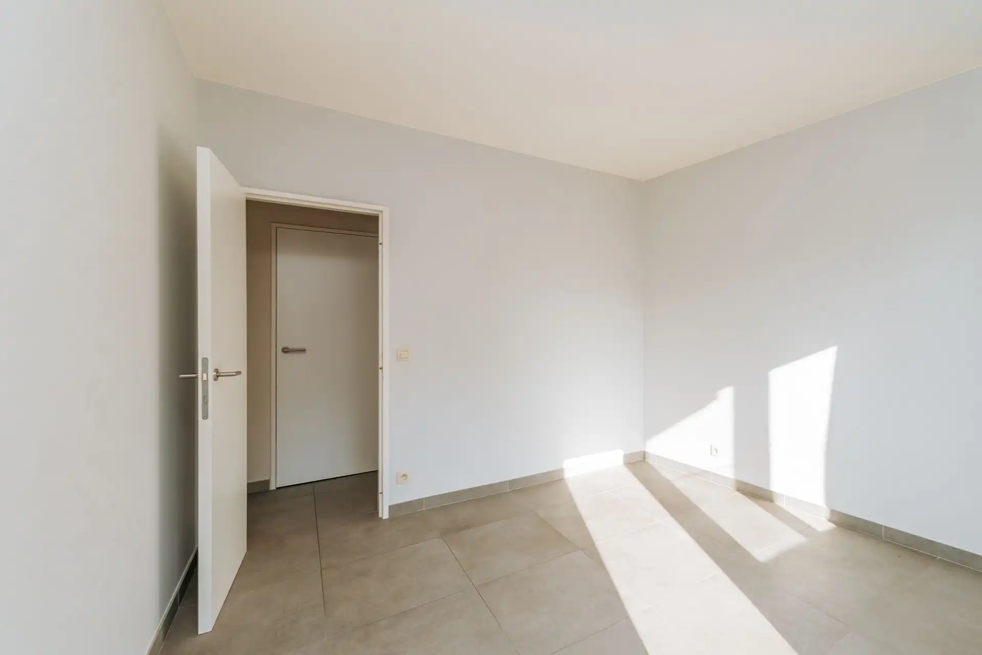 Twee slaapkamer appartement met terras en autostaanplaats foto 11