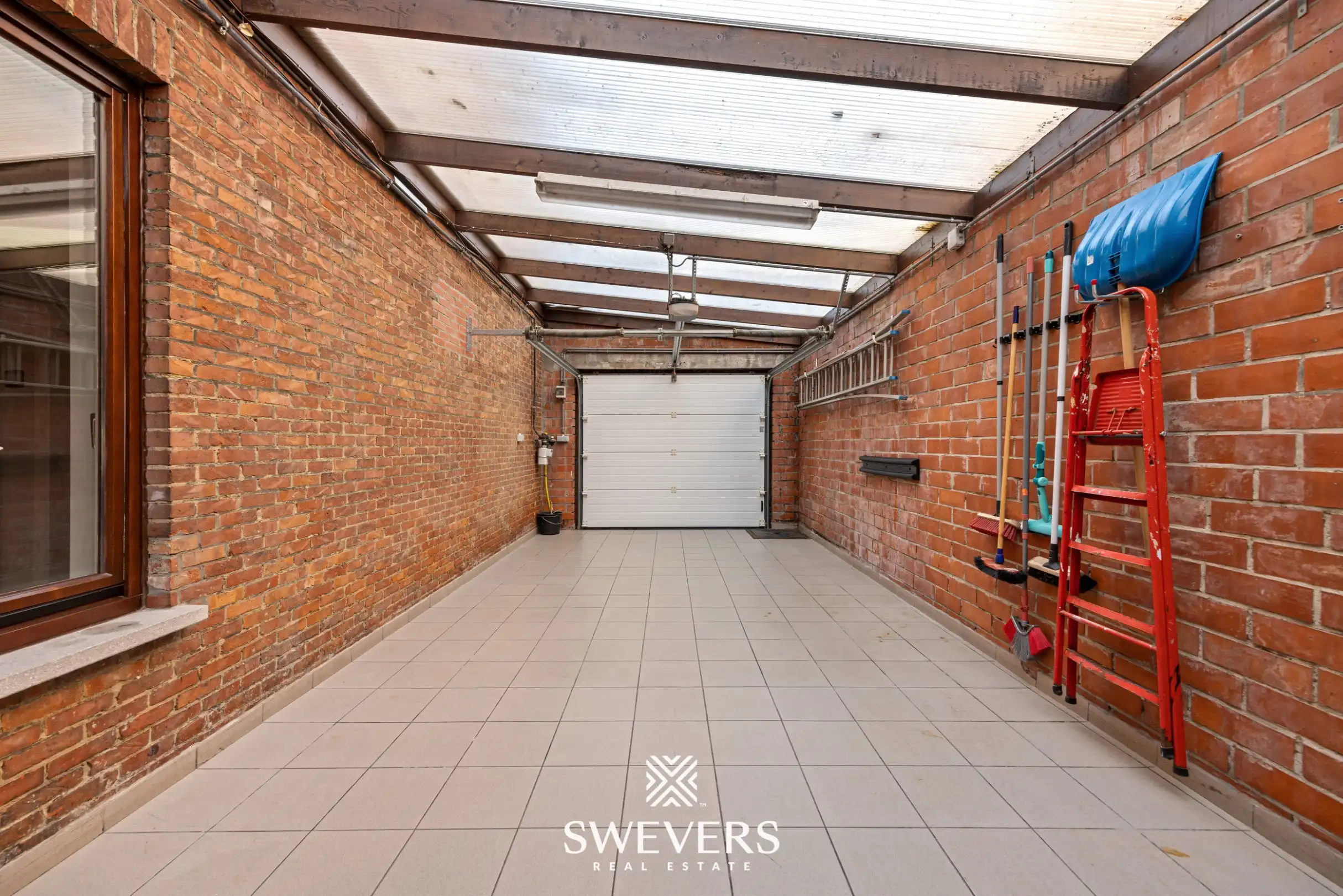 Gezinswoning met bureau, vier slaapkamers en zonnige tuin foto 23