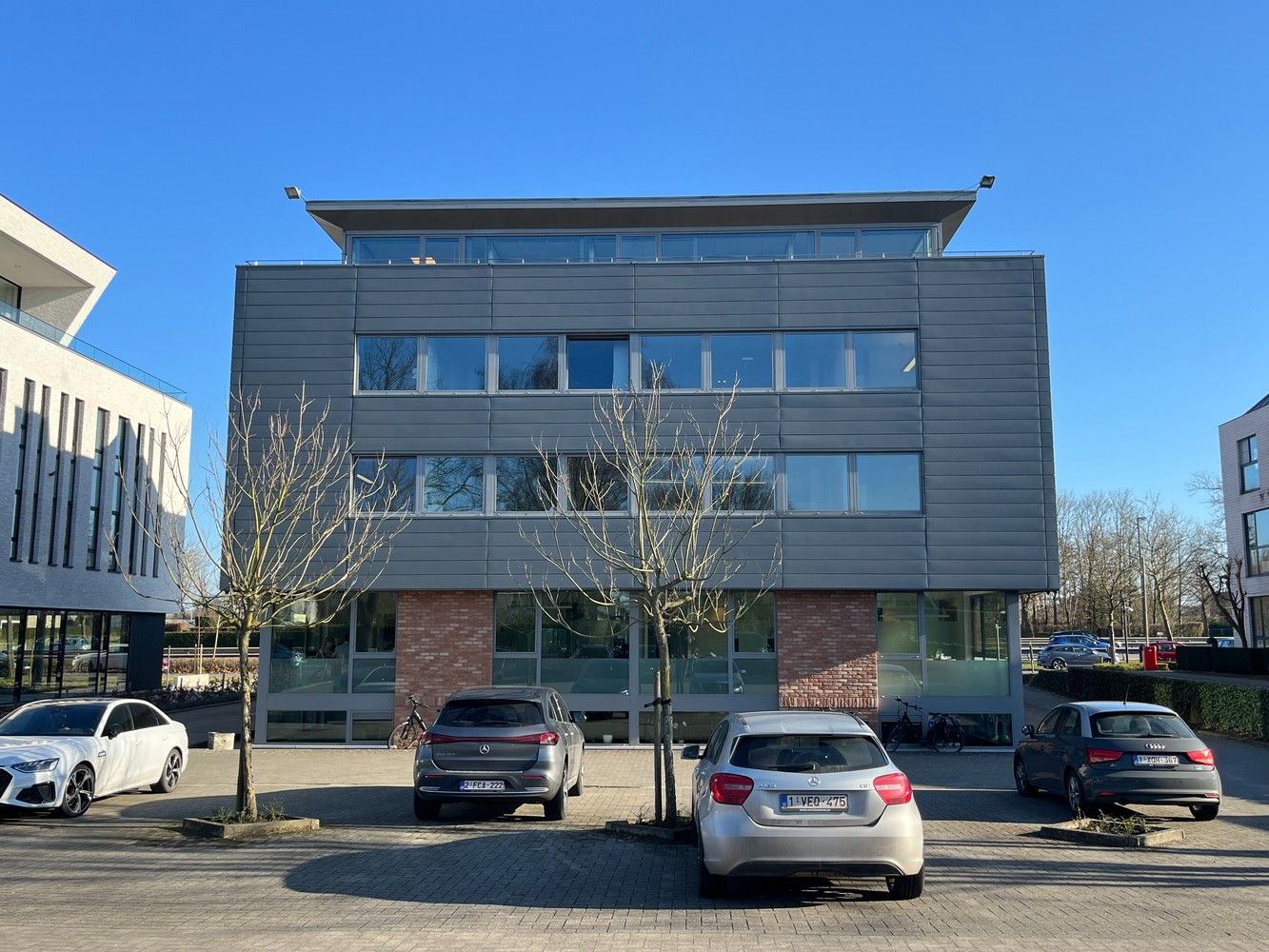 kantoorgebouw met 54P foto 45