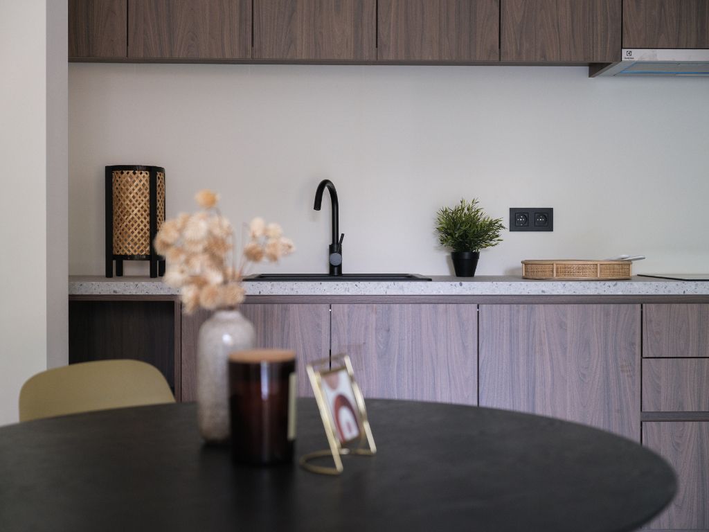 Gerenoveerd 1 slpk appartement met tuin nabij station Gent Sint-Pieters foto {{pictureIndex}}