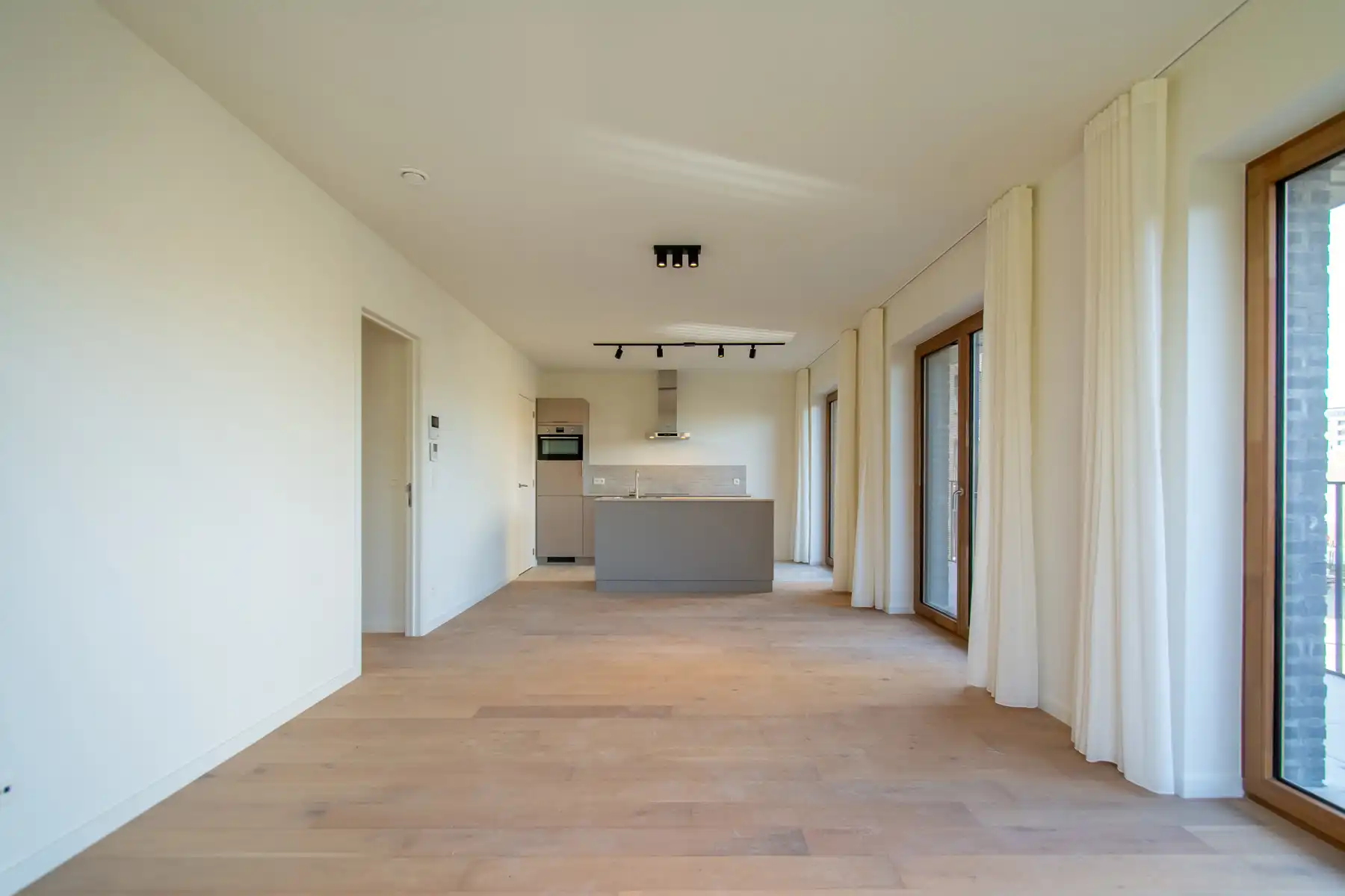 Rustig en comfortabel 2slpk appt. met mooi terras foto 2