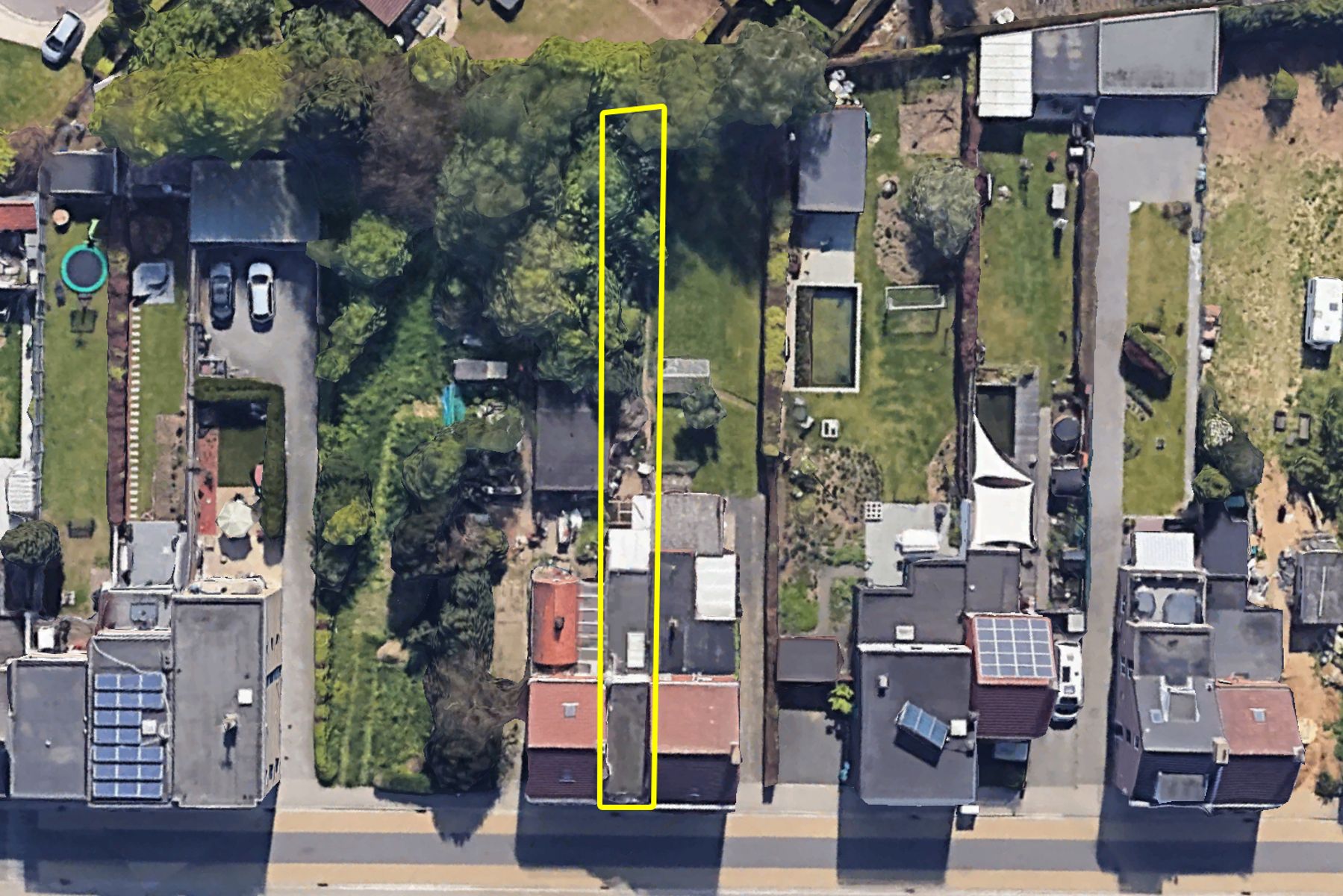 Te renoveren woning met ruime tuin. foto 2