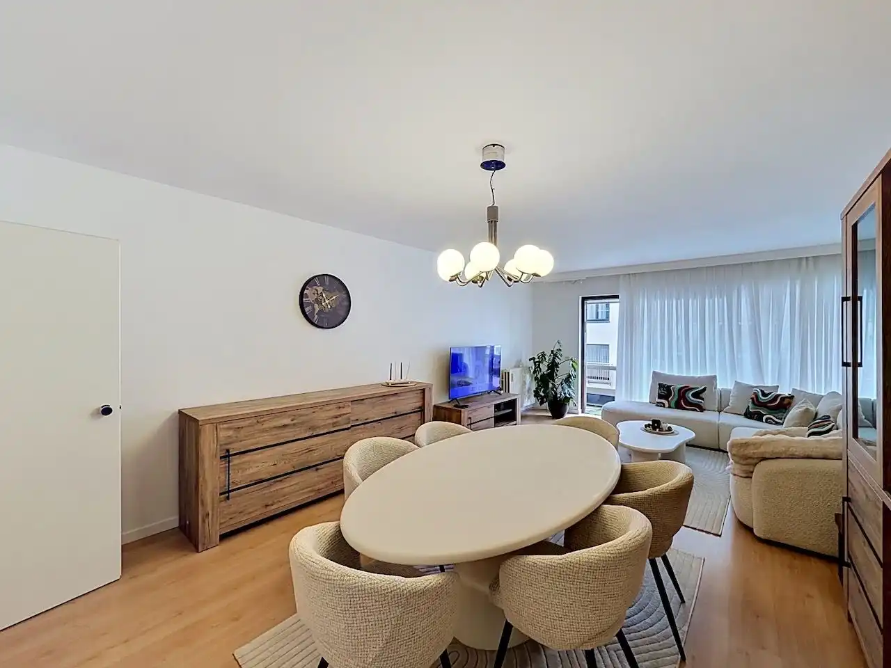 Verzorgd appartement met terras vooraan, gelegen op een boogscheut van de Zeedijk te Knokke foto 4
