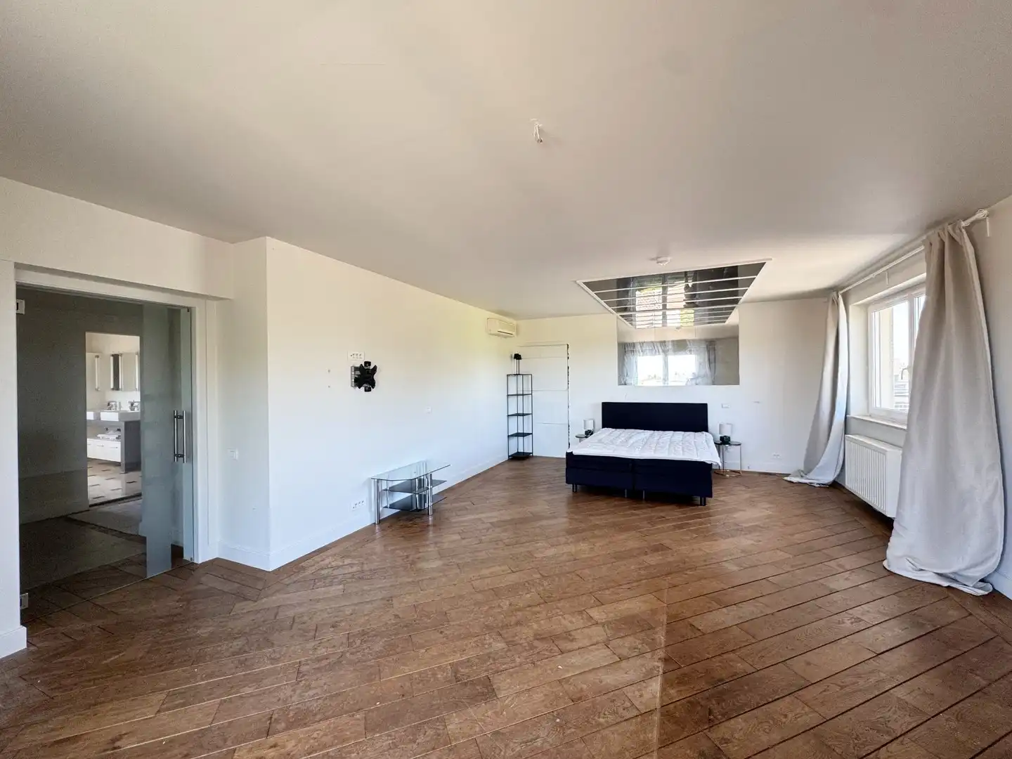 Unieke en ruime villa met 8 slaapkamers, lift, zonnepanelen en 10 parkeerplaatsen op riant perceel van 2.313 m² foto 21