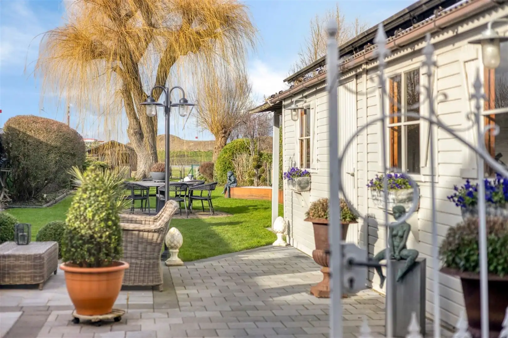 Goed onderhouden en mooi afgewerkte woning op een toplocatie te Oostakker.  foto 26