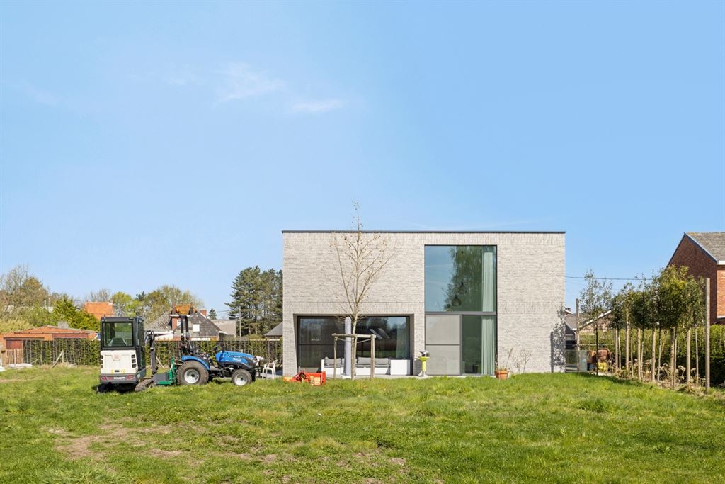Hypermoderne villa op een echte toplocatie foto 34
