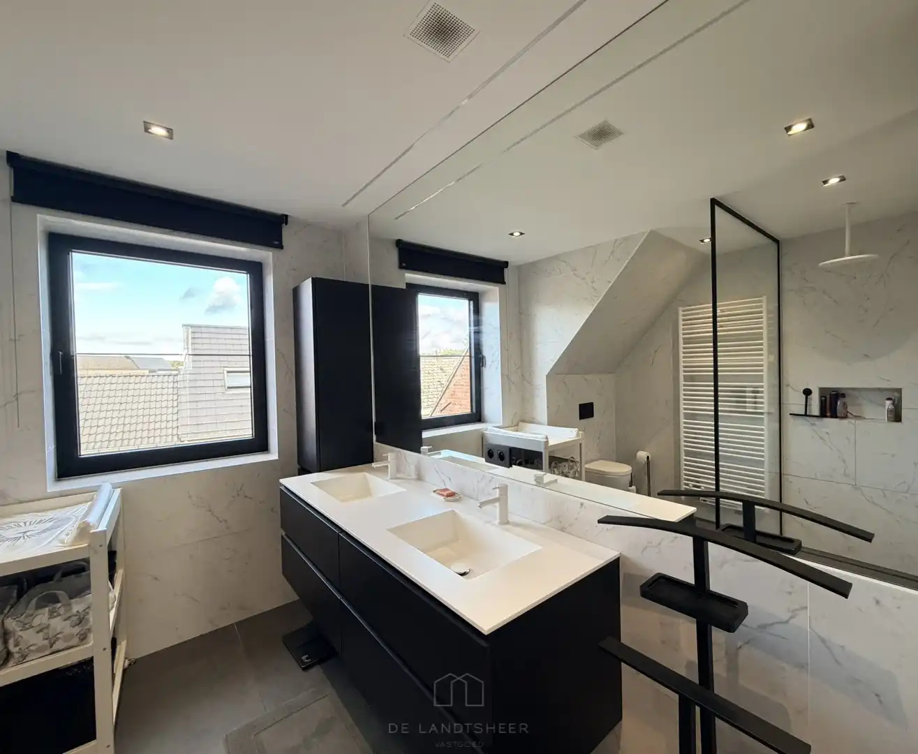 Stijlvol dakappartement met 3 slaapkamers, 2 badkamers en uitzonderlijk veel maatwerk foto 30