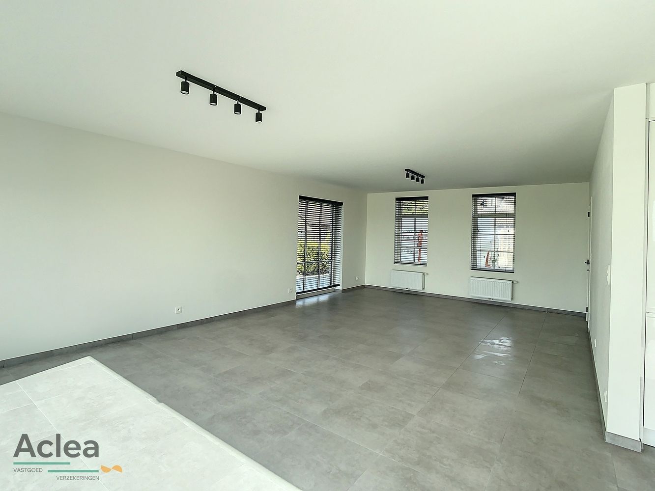 Prachtige recente koppelwoning met 5 slpks foto 8