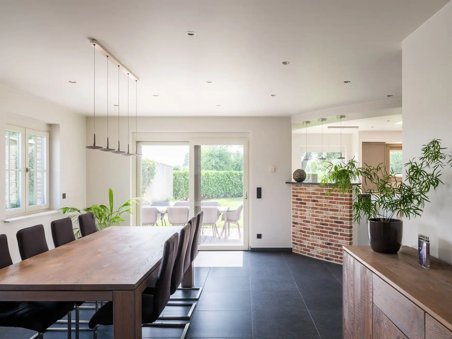 Exclusieve farmhouse te midden van de velden in Drongen foto 3