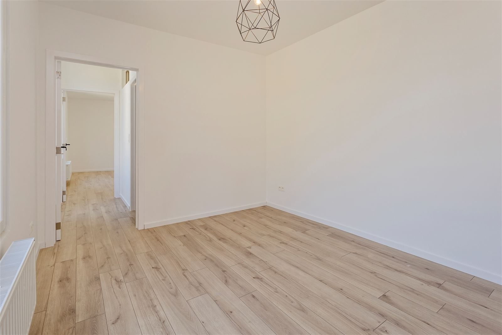 Gerenoveerd 2slpk appartement aan de poorten van de Dageraadplaats foto 8
