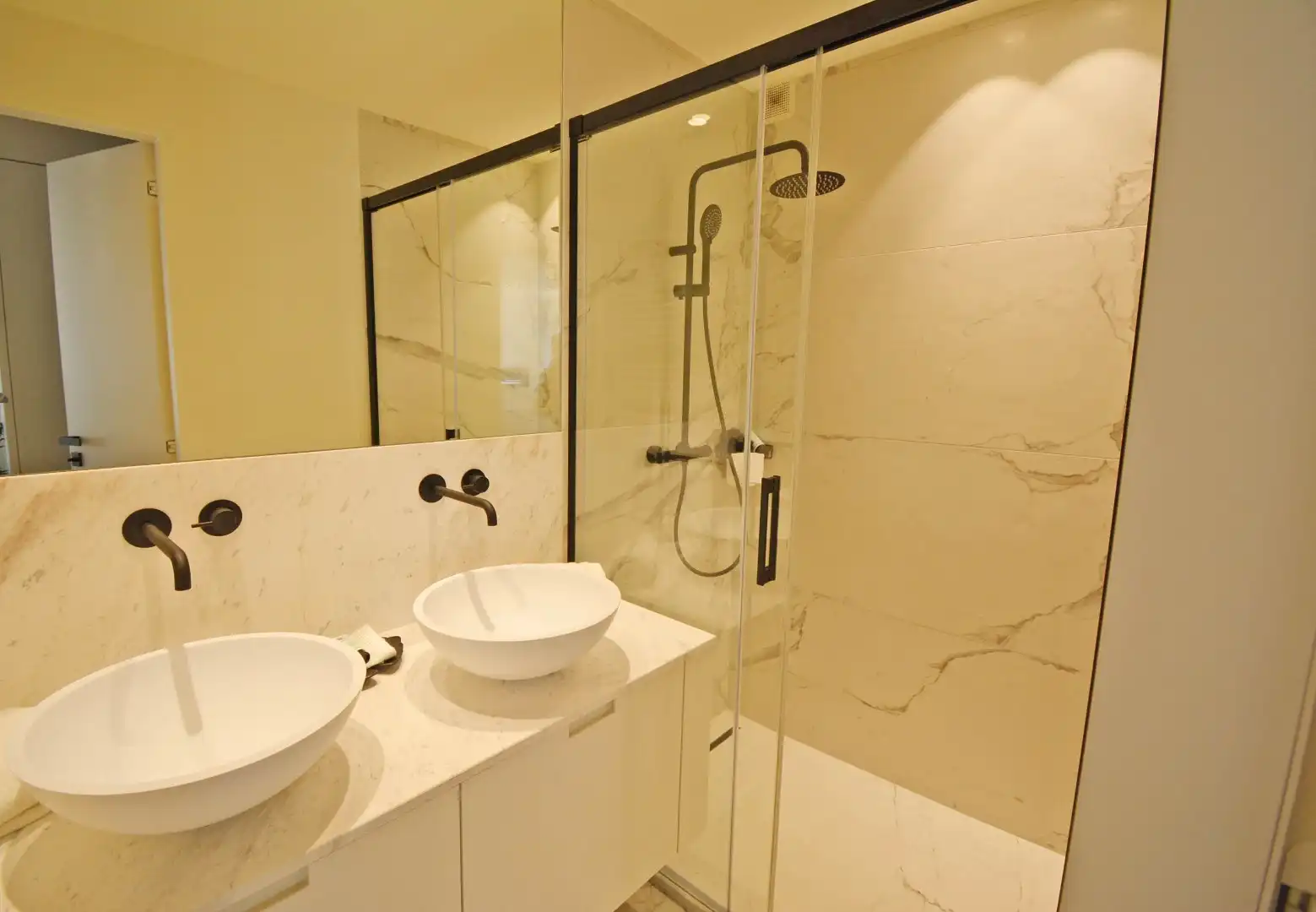 Prachtig gerenoveerd hoekappartement op een centrale ligging  foto 7