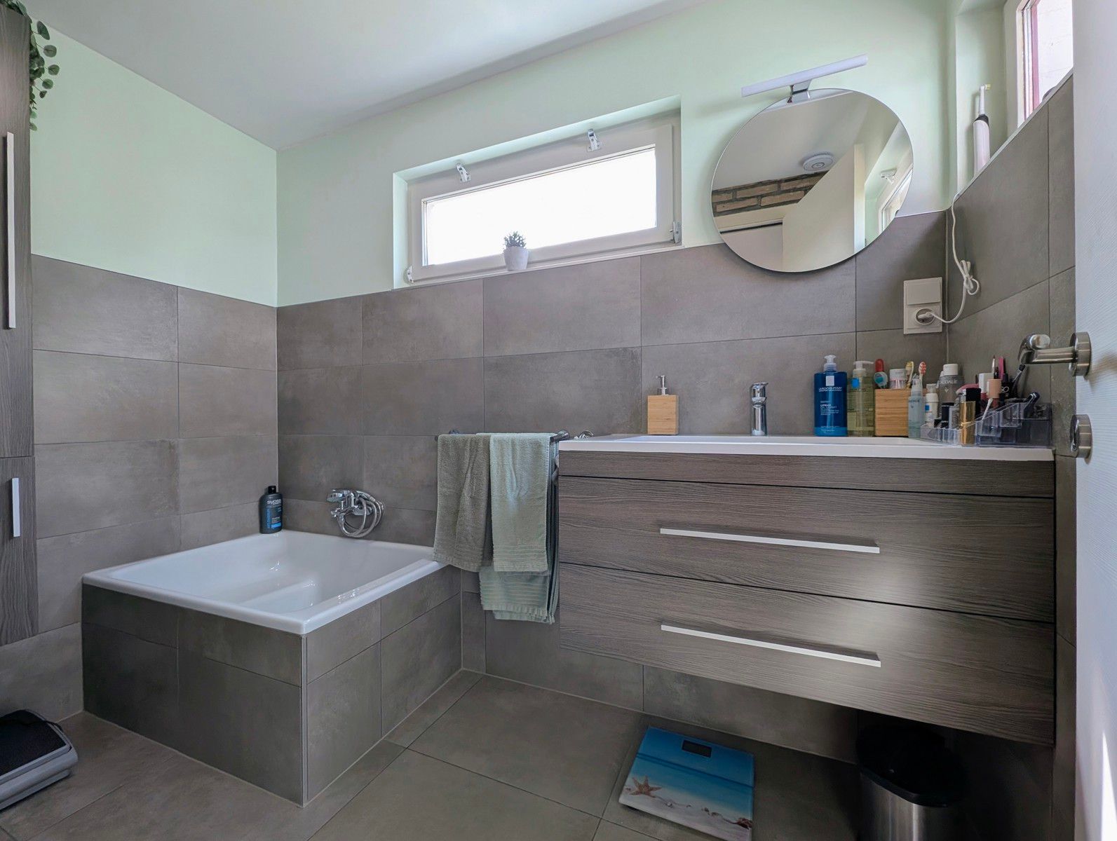 Vrijstaande villaatje met nieuwe keuken & badkamer. (op 519m² grond) foto 18