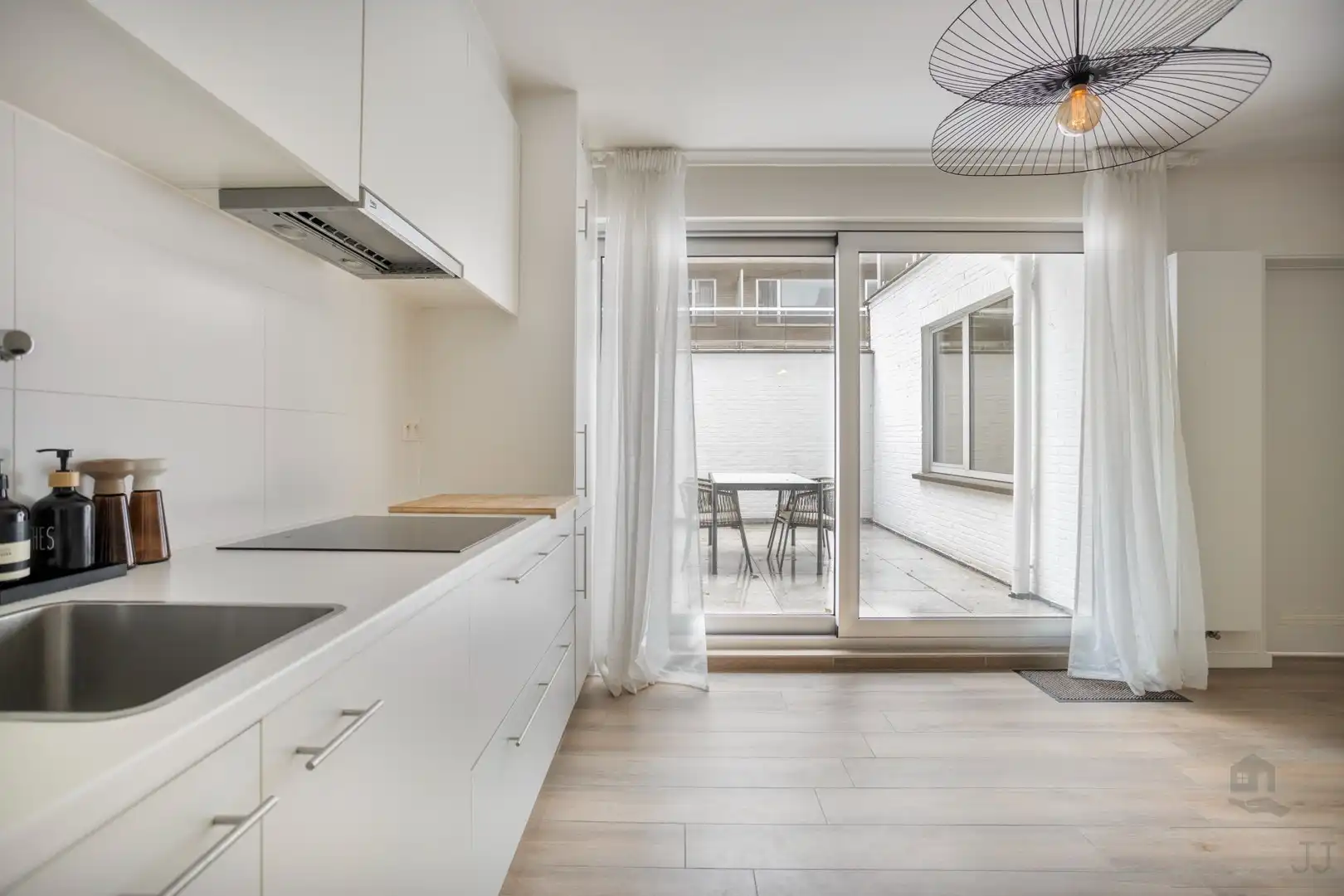 Gerenoveerd gelijkvloers appartement foto 5