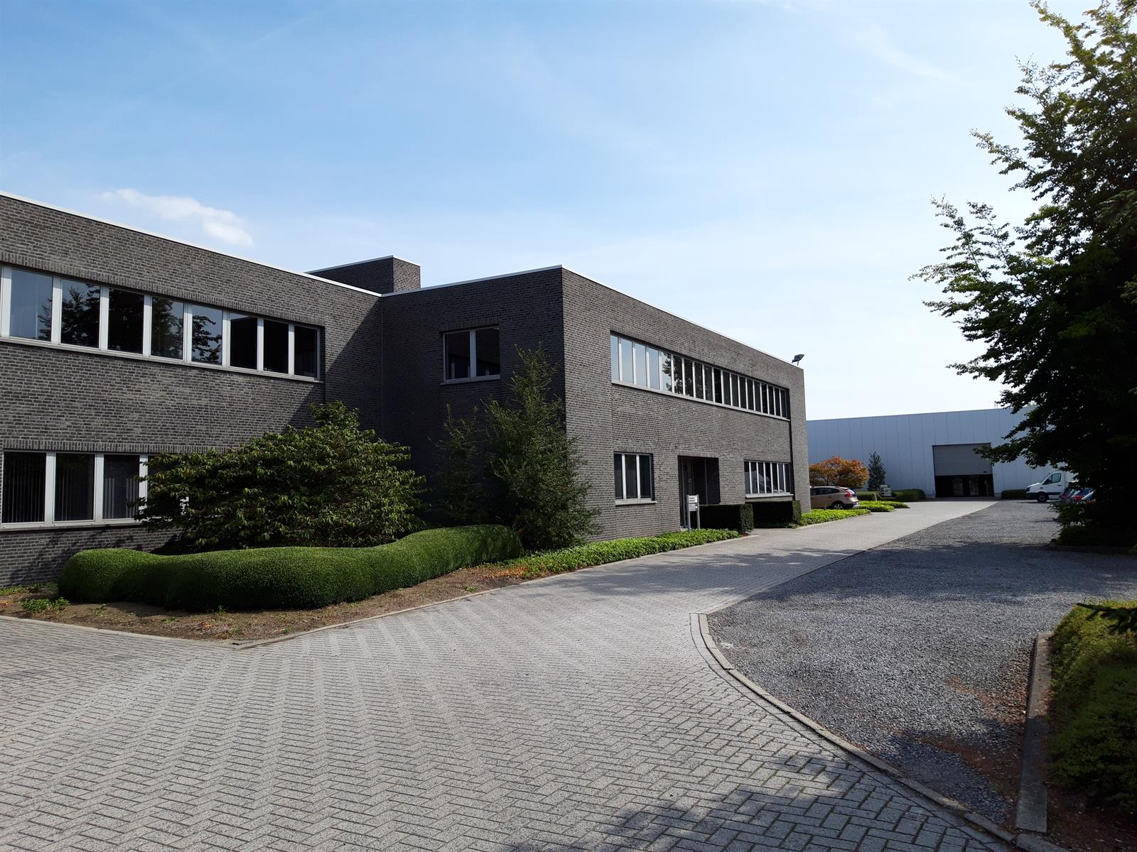 Magazijn, kantoren en toonzaal te huur in Aartselaar foto 39