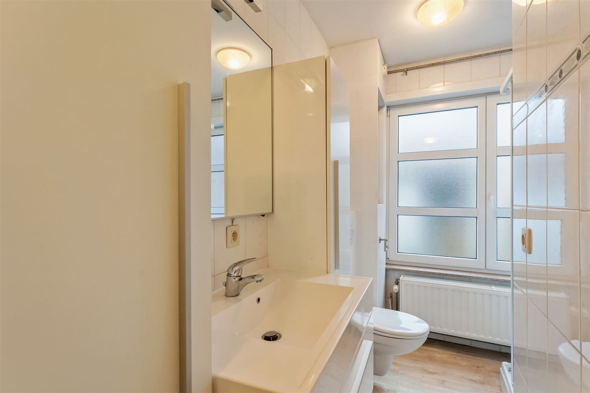 VERNIEUWD APPARTEMENT MET 2 SLAAPKAMERS PAL IN HET CENTRUM VAN BERINGEN foto 14