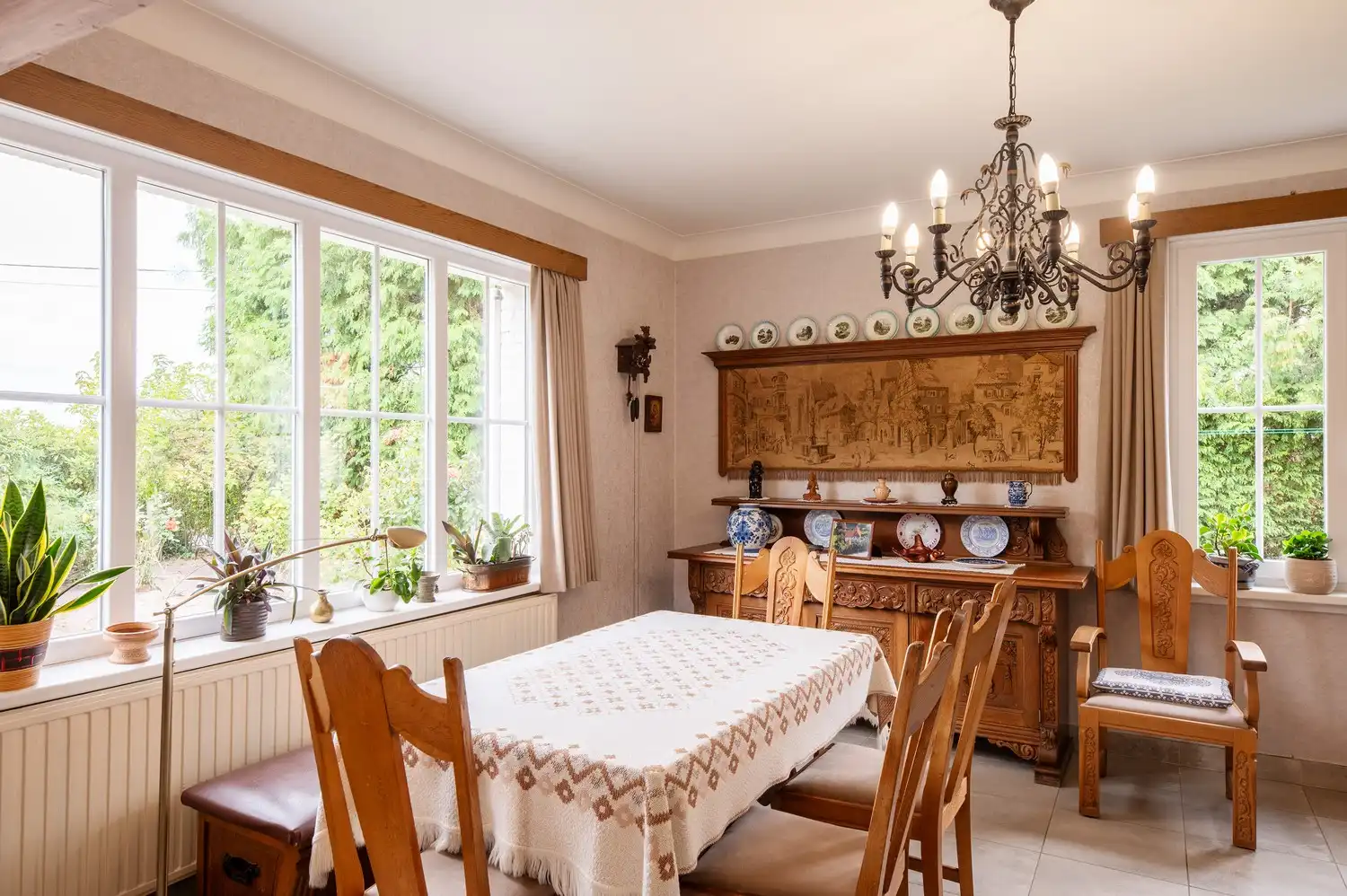KARAKTERVOLLE WONING MET 5 SLAAPKAMERS OP 9,6 ARE OP UITSTEKENDE LOCATIE foto 8