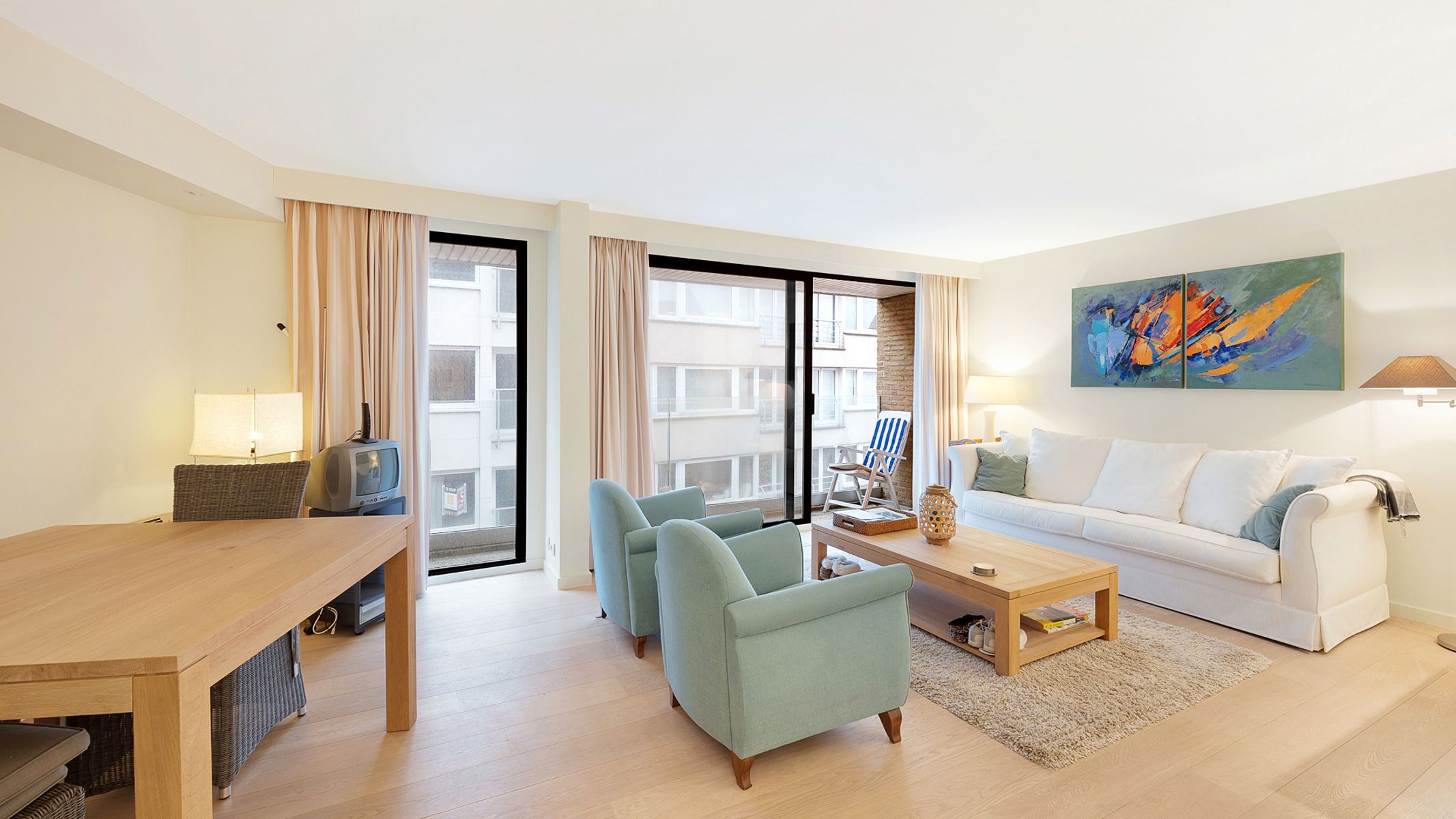 appartement in het Zoute met breed zijdelings zeezicht foto 2