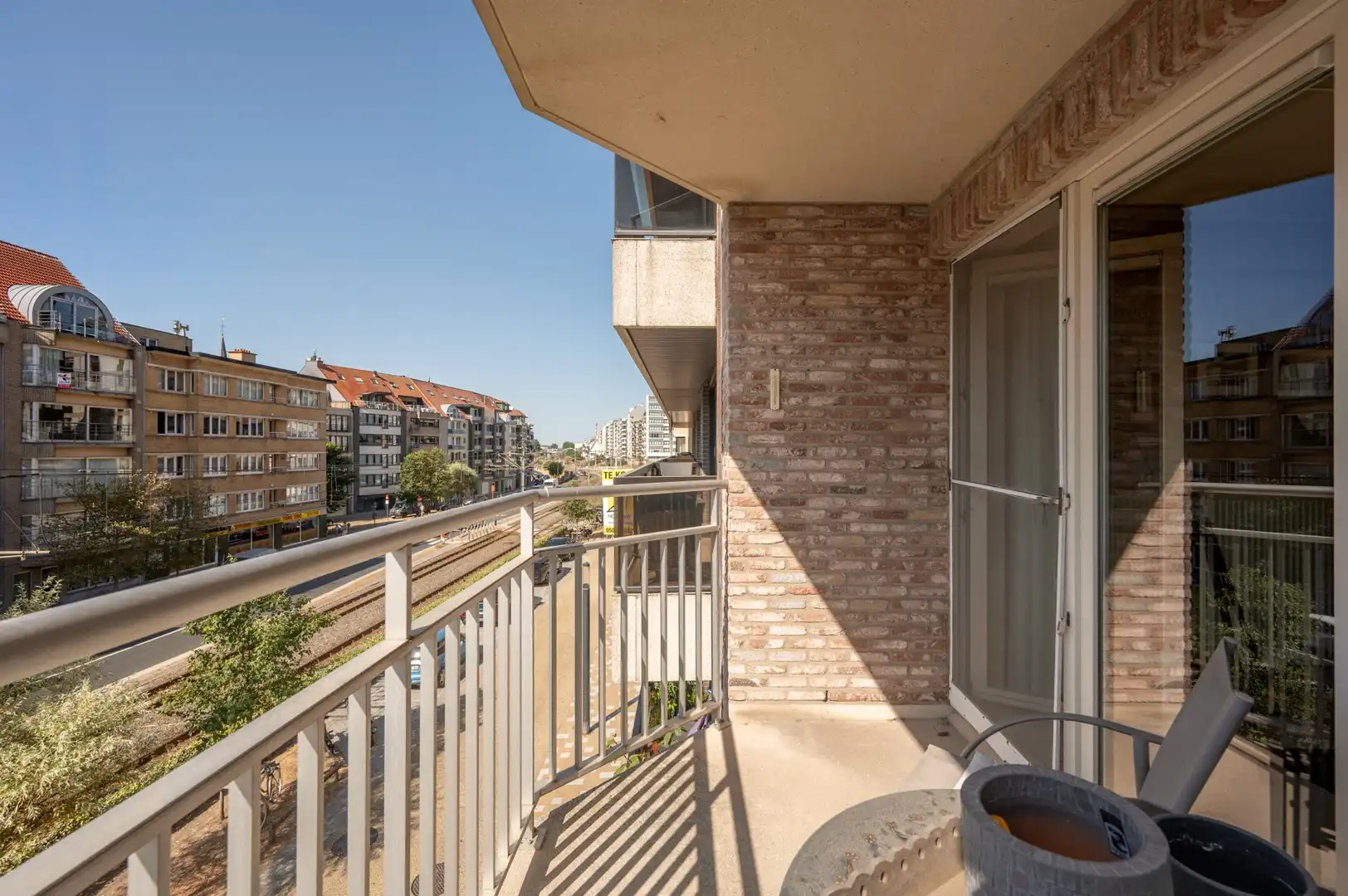 Ruim woonappartement met zonneterras foto 7